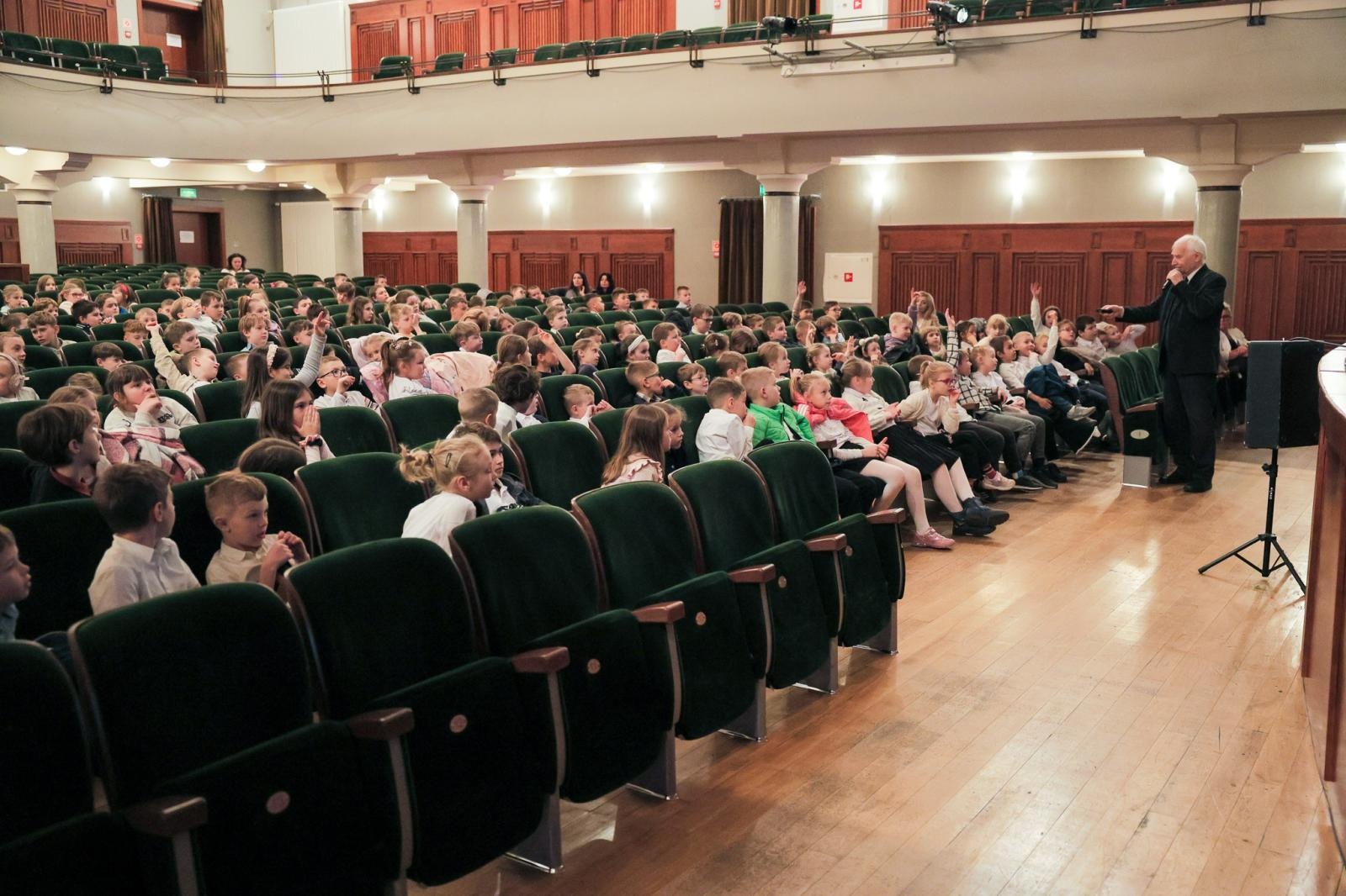 Zdjęcie w galerii na portalu naszraciborz.pl: WALTORNIA, czyli róg, bohaterem koncertów umuzykalniających w RCK wiadomości z regionu