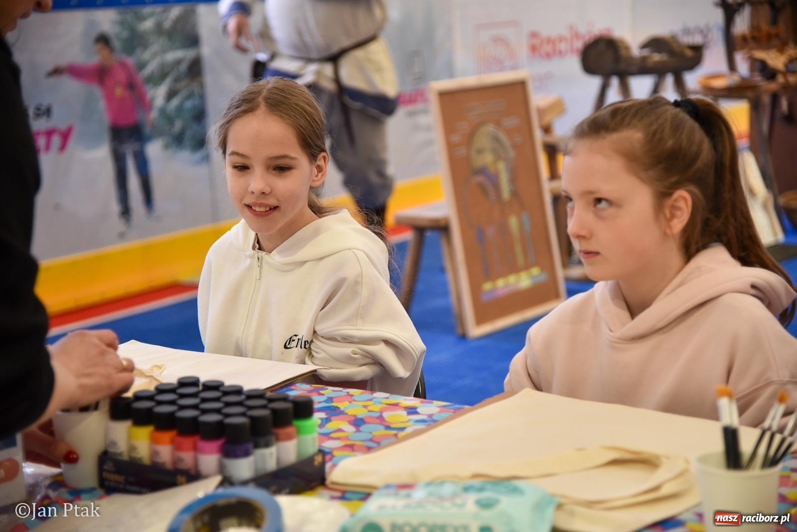 Zdjęcie w galerii na portalu naszraciborz.pl: Lodowisko Piastor zmieniło przeznaczenie. Po ślizgawce czas na gry zespołowe i aktywności ruchowe wiadomości z regionu