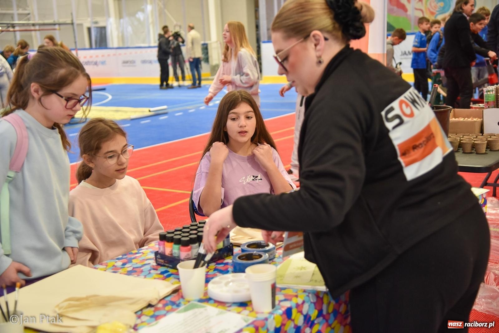 Zdjęcie w galerii na portalu naszraciborz.pl: Lodowisko Piastor zmieniło przeznaczenie. Po ślizgawce czas na gry zespołowe i aktywności ruchowe wiadomości z regionu