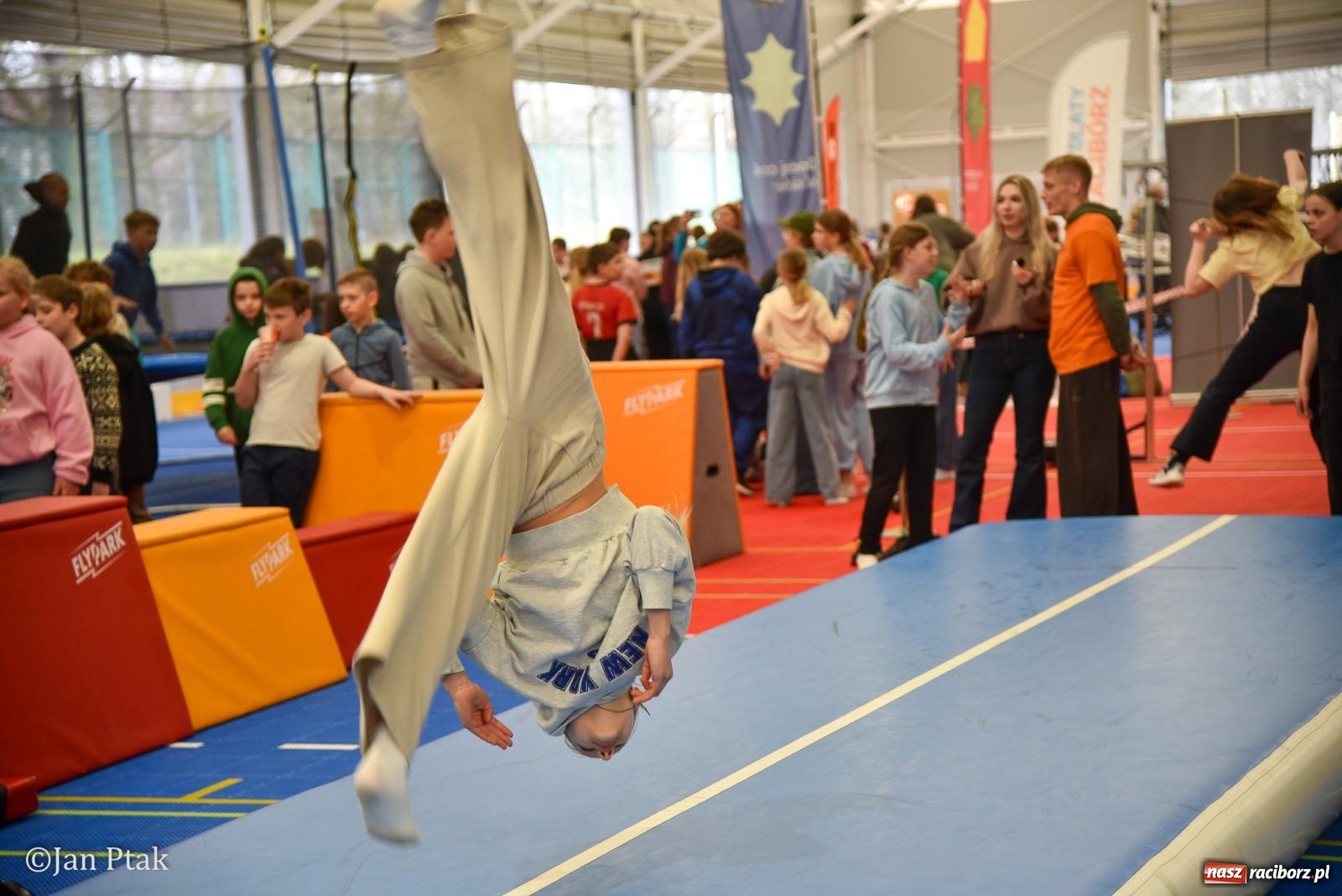 Zdjęcie w galerii na portalu naszraciborz.pl: Lodowisko Piastor zmieniło przeznaczenie. Po ślizgawce czas na gry zespołowe i aktywności ruchowe wiadomości z regionu