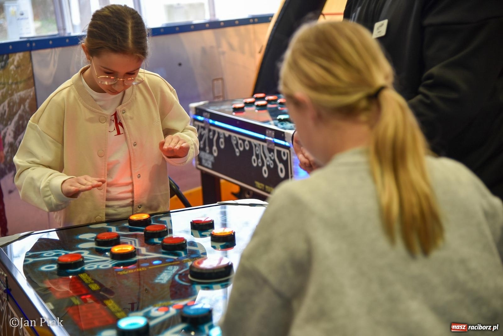 Zdjęcie w galerii na portalu naszraciborz.pl: Lodowisko Piastor zmieniło przeznaczenie. Po ślizgawce czas na gry zespołowe i aktywności ruchowe wiadomości z regionu