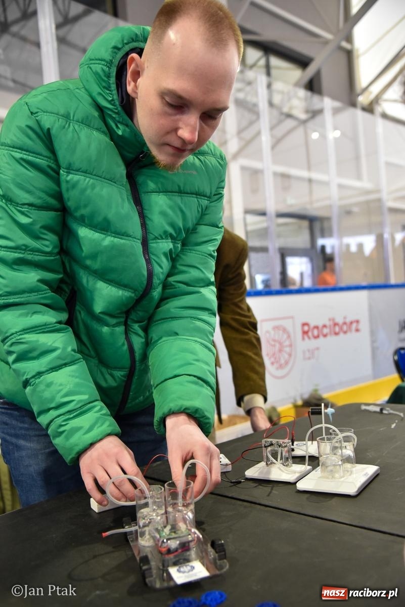 Zdjęcie w galerii na portalu naszraciborz.pl: Lodowisko Piastor zmieniło przeznaczenie. Po ślizgawce czas na gry zespołowe i aktywności ruchowe wiadomości z regionu