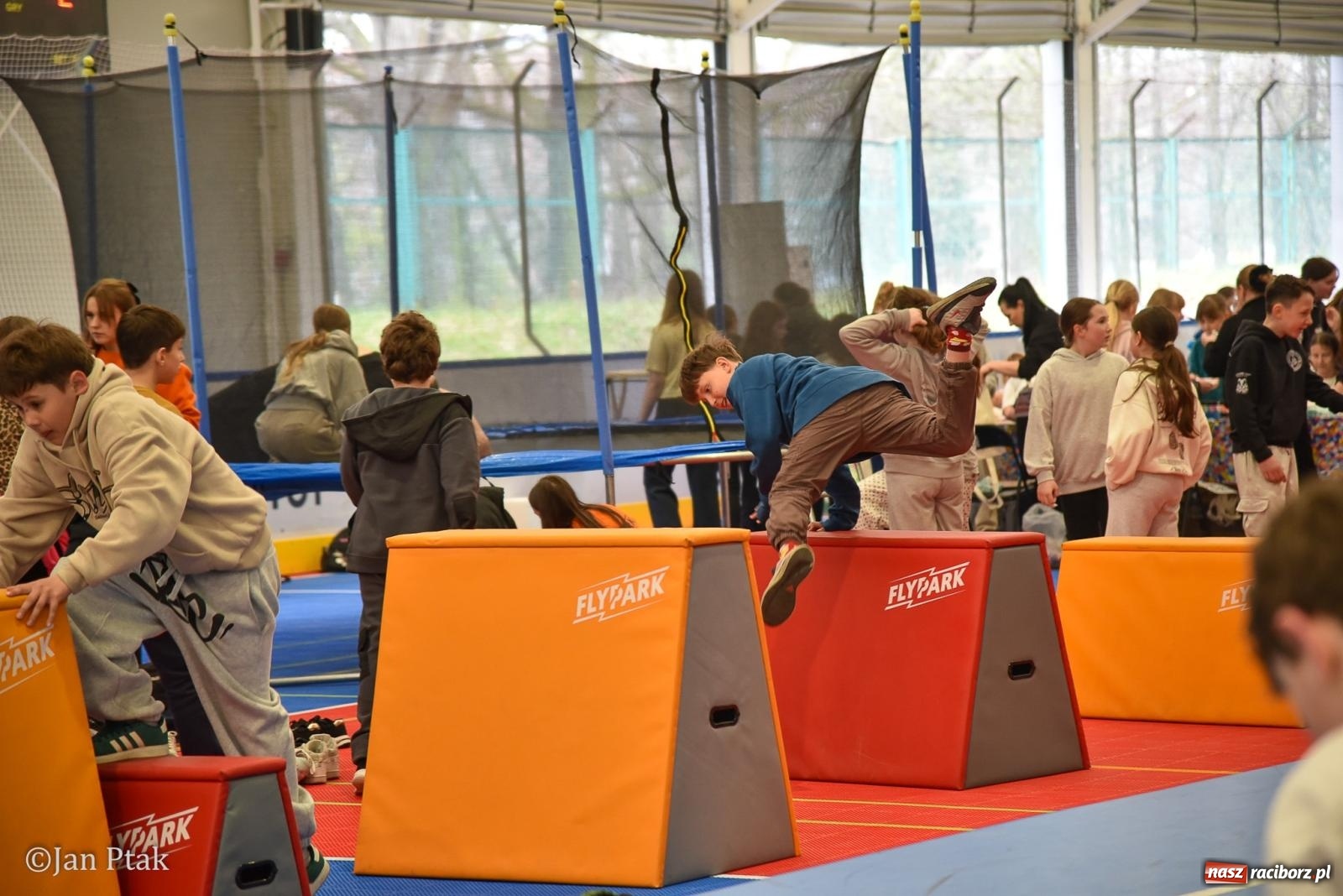 Zdjęcie w galerii na portalu naszraciborz.pl: Lodowisko Piastor zmieniło przeznaczenie. Po ślizgawce czas na gry zespołowe i aktywności ruchowe wiadomości z regionu