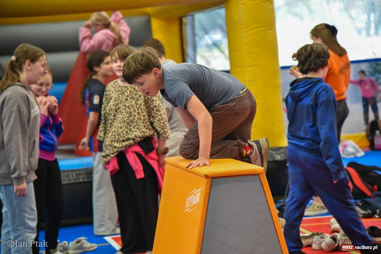 Zdjęcie w galerii na portalu naszraciborz.pl: Lodowisko Piastor zmieniło przeznaczenie. Po ślizgawce czas na gry zespołowe i aktywności ruchowe wiadomości z regionu