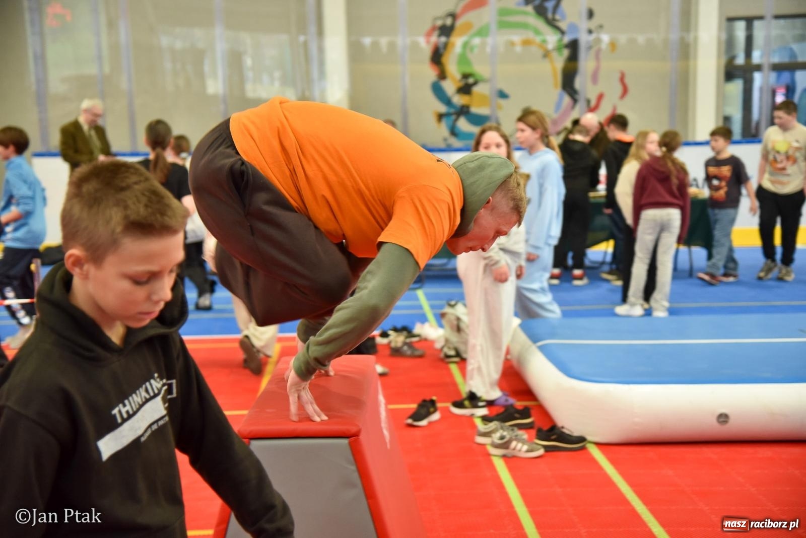 Zdjęcie w galerii na portalu naszraciborz.pl: Lodowisko Piastor zmieniło przeznaczenie. Po ślizgawce czas na gry zespołowe i aktywności ruchowe wiadomości z regionu