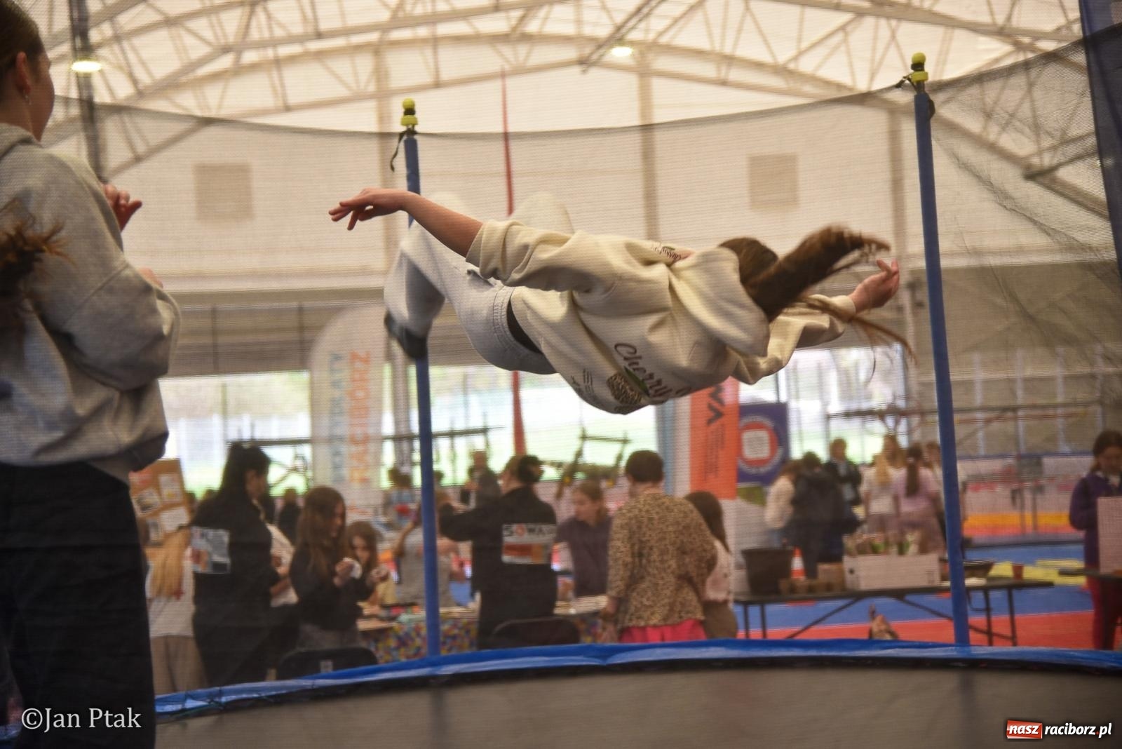 Zdjęcie w galerii na portalu naszraciborz.pl: Lodowisko Piastor zmieniło przeznaczenie. Po ślizgawce czas na gry zespołowe i aktywności ruchowe wiadomości z regionu