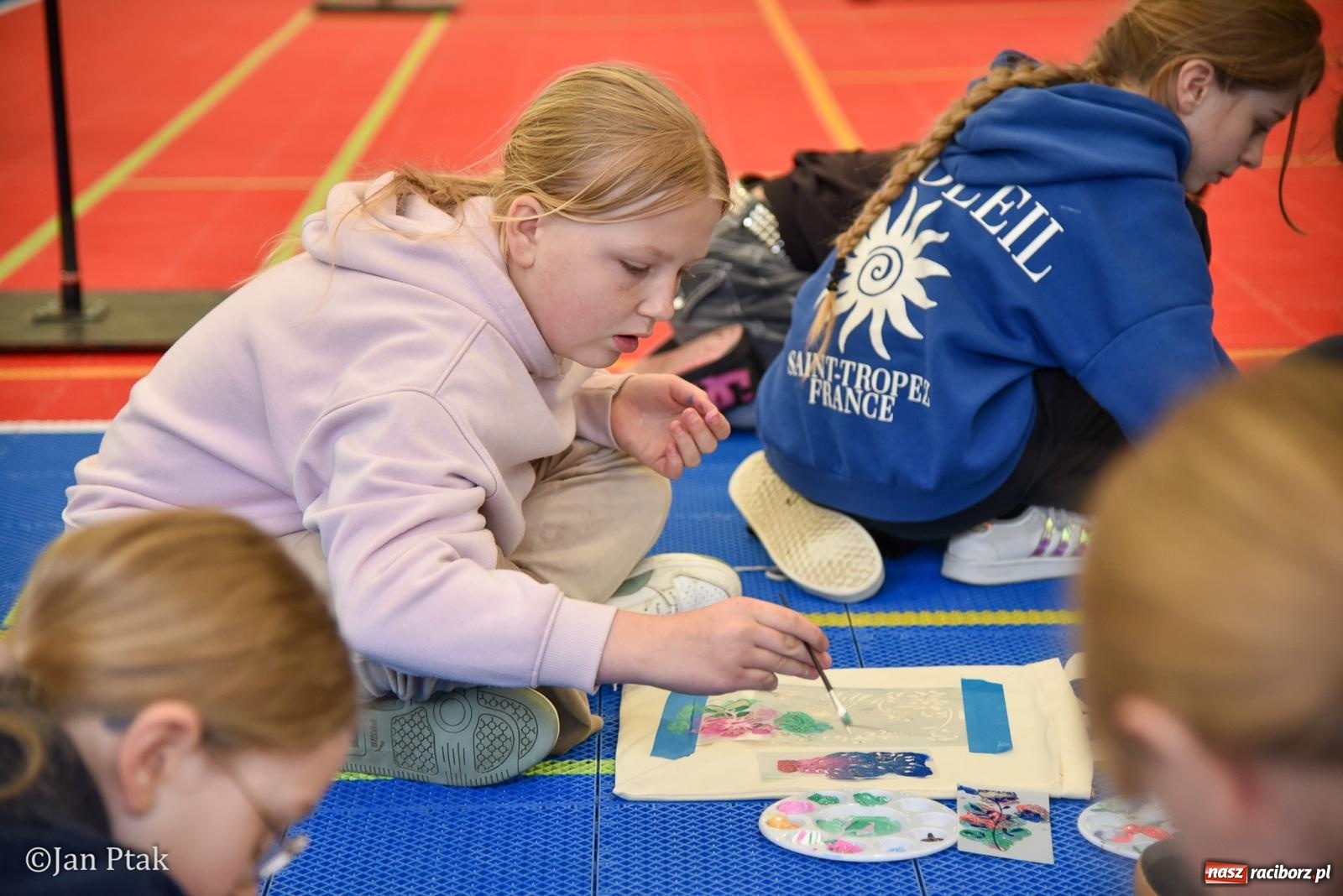 Zdjęcie w galerii na portalu naszraciborz.pl: Lodowisko Piastor zmieniło przeznaczenie. Po ślizgawce czas na gry zespołowe i aktywności ruchowe wiadomości z regionu