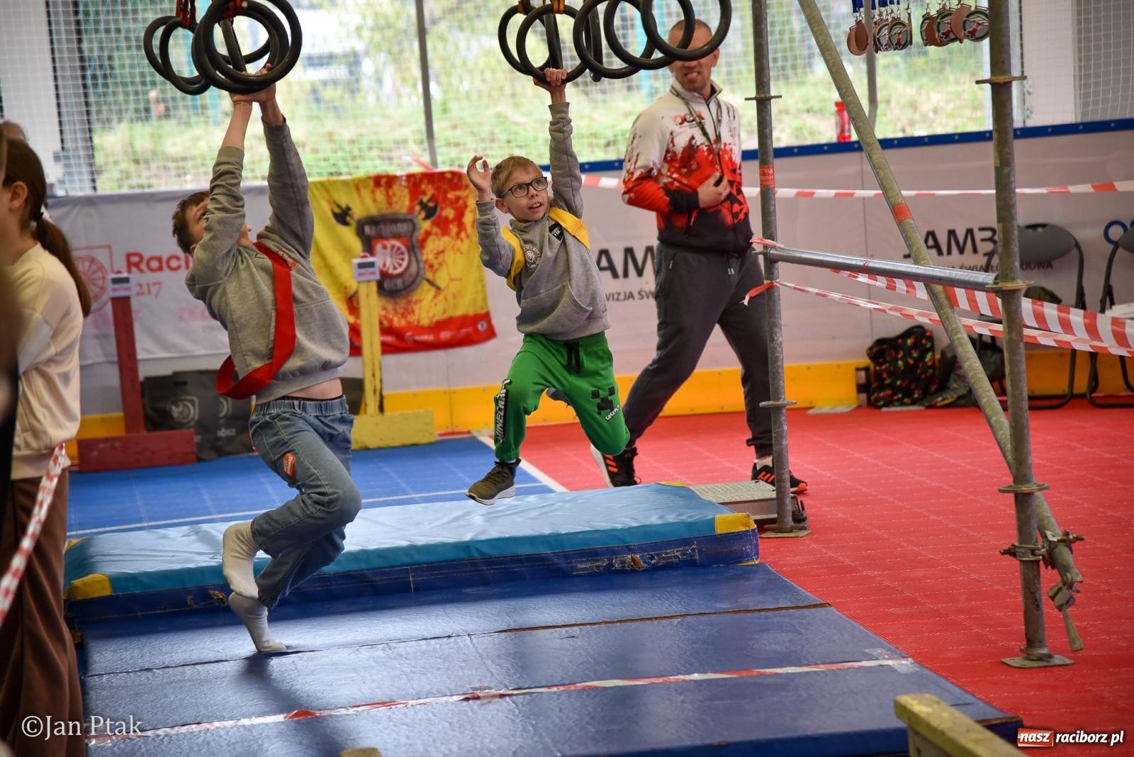 Zdjęcie w galerii na portalu naszraciborz.pl: Lodowisko Piastor zmieniło przeznaczenie. Po ślizgawce czas na gry zespołowe i aktywności ruchowe wiadomości z regionu