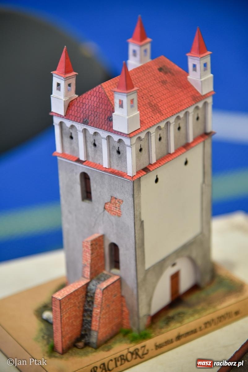 Zdjęcie w galerii na portalu naszraciborz.pl: Lodowisko Piastor zmieniło przeznaczenie. Po ślizgawce czas na gry zespołowe i aktywności ruchowe wiadomości z regionu