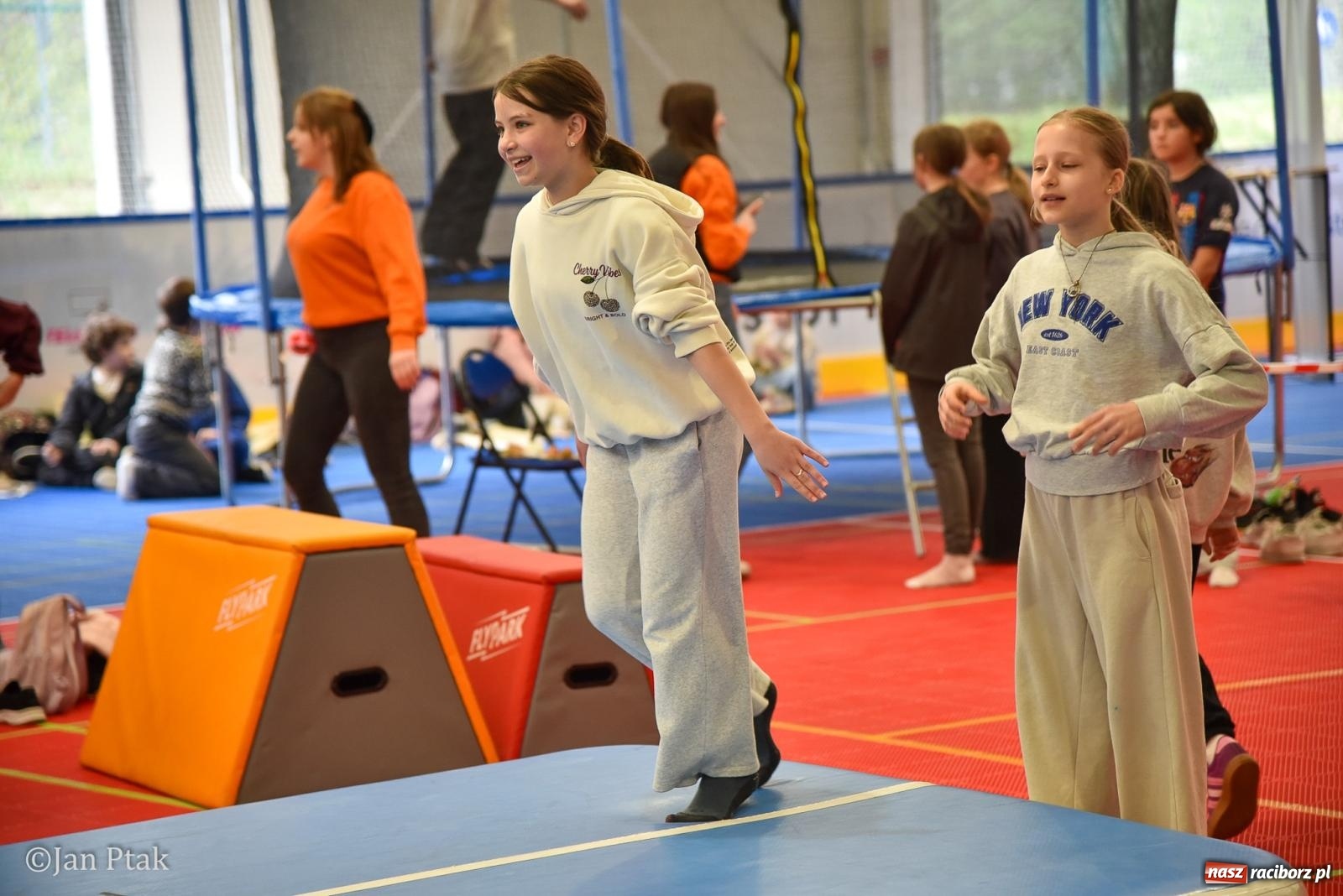 Zdjęcie w galerii na portalu naszraciborz.pl: Lodowisko Piastor zmieniło przeznaczenie. Po ślizgawce czas na gry zespołowe i aktywności ruchowe wiadomości z regionu