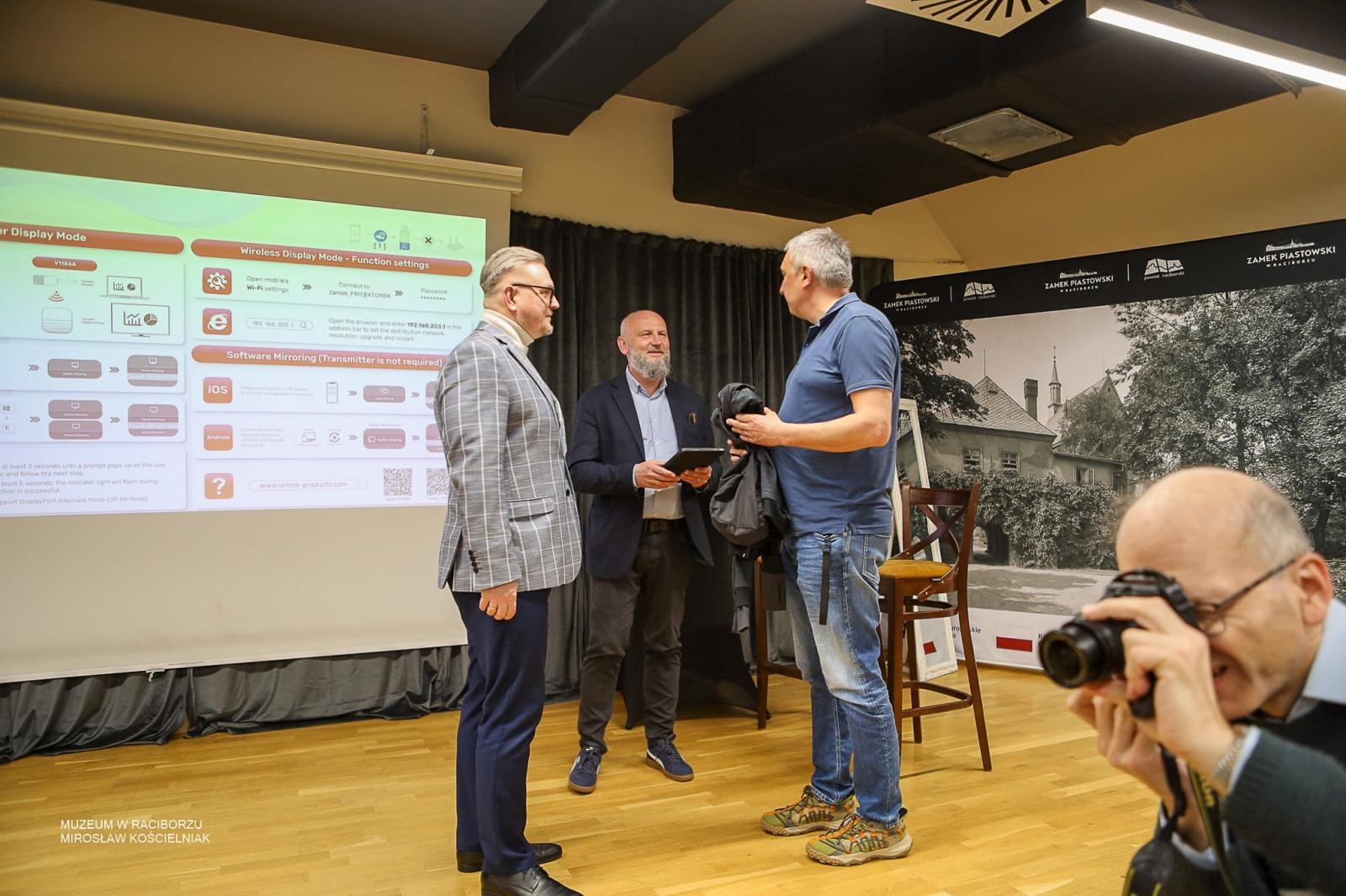 Zdjęcie w galerii na portalu naszraciborz.pl: Archeologia na tropie tajemnic raciborskich Piastów. Spotkanie w Zamku Piastowskim wiadomości z regionu