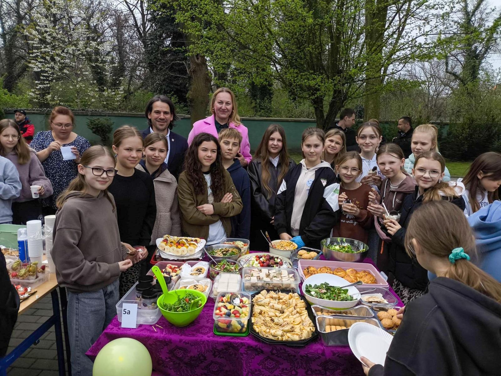 Zdjęcie w galerii na portalu naszraciborz.pl: Śniadanie Mistrzów w Raciborzu. Sport, zdrowie i wspólnota szkolna [WIDEO] wiadomości z regionu