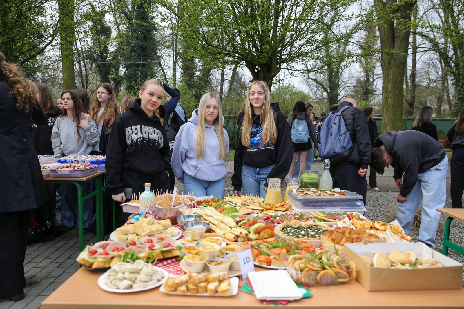 Zdjęcie w galerii na portalu naszraciborz.pl: Śniadanie Mistrzów w Raciborzu. Sport, zdrowie i wspólnota szkolna [WIDEO] wiadomości z regionu