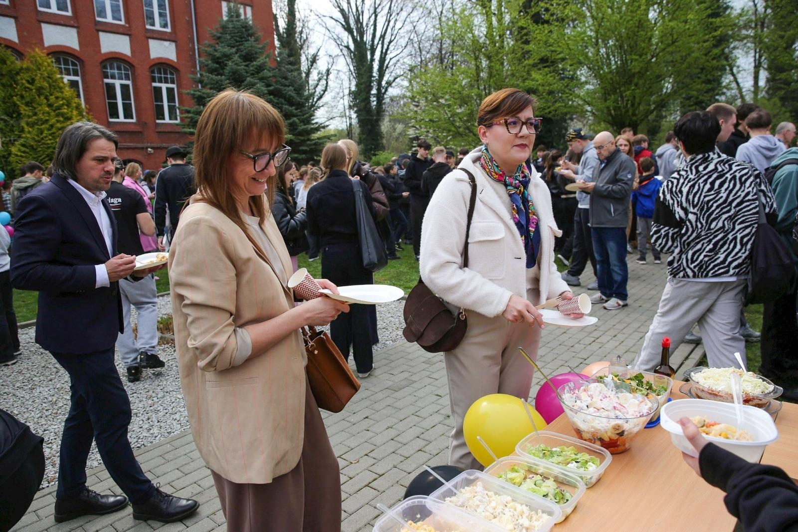 Zdjęcie w galerii na portalu naszraciborz.pl: Śniadanie Mistrzów w Raciborzu. Sport, zdrowie i wspólnota szkolna [WIDEO] wiadomości z regionu