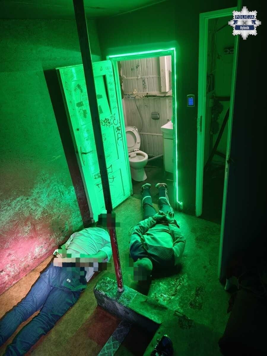 Zdjęcie w galerii na portalu naszraciborz.pl: Nielegalny hazard, poszukiwani i narkotyki w jednym z salonów gier wiadomości z regionu