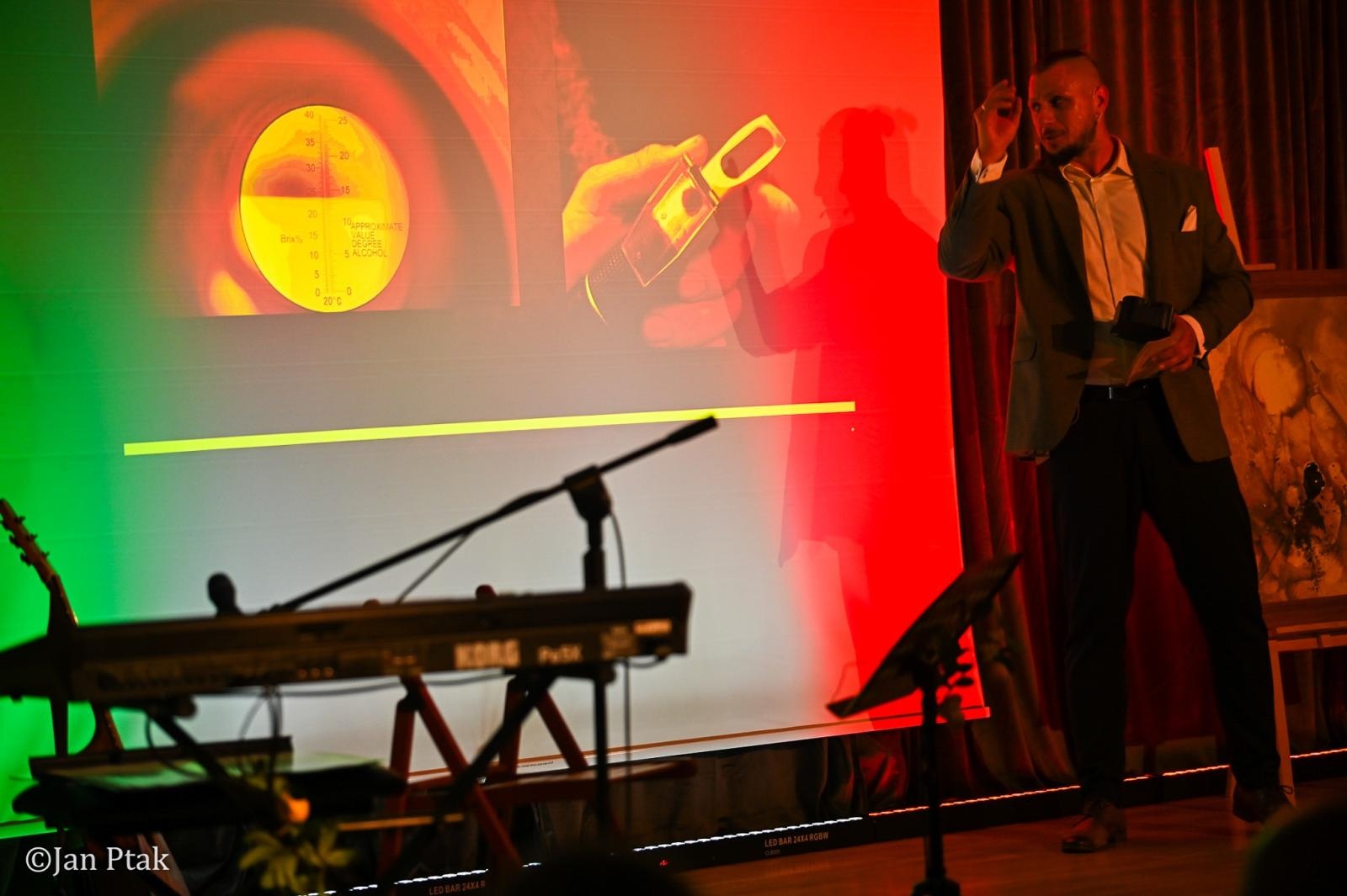 Zdjęcie w galerii na portalu naszraciborz.pl: Winiarstwo, historia i muzyka w Zamku Piastowskim. Wieczór z opowieściami o winnicach Szlaku Bursztynowego wiadomości z regionu