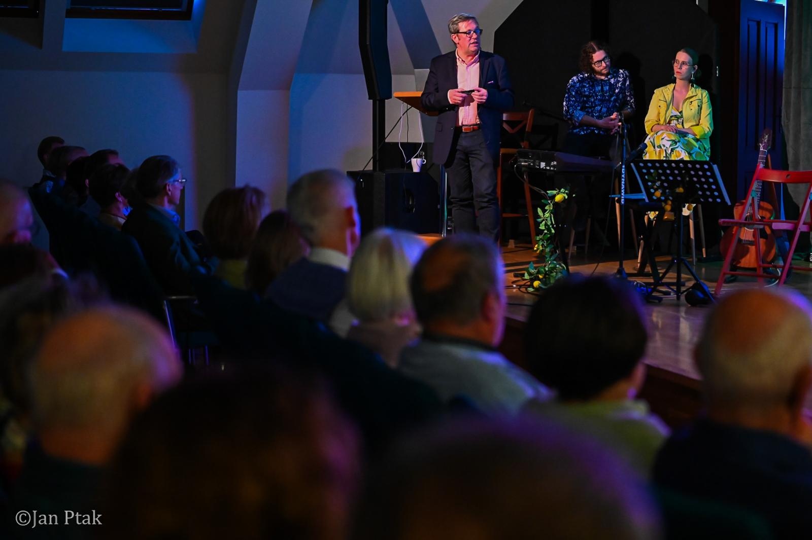 Zdjęcie w galerii na portalu naszraciborz.pl: Winiarstwo, historia i muzyka w Zamku Piastowskim. Wieczór z opowieściami o winnicach Szlaku Bursztynowego wiadomości z regionu