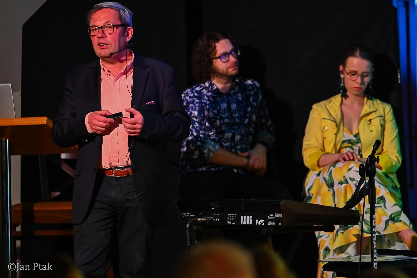 Zdjęcie w galerii na portalu naszraciborz.pl: Winiarstwo, historia i muzyka w Zamku Piastowskim. Wieczór z opowieściami o winnicach Szlaku Bursztynowego wiadomości z regionu