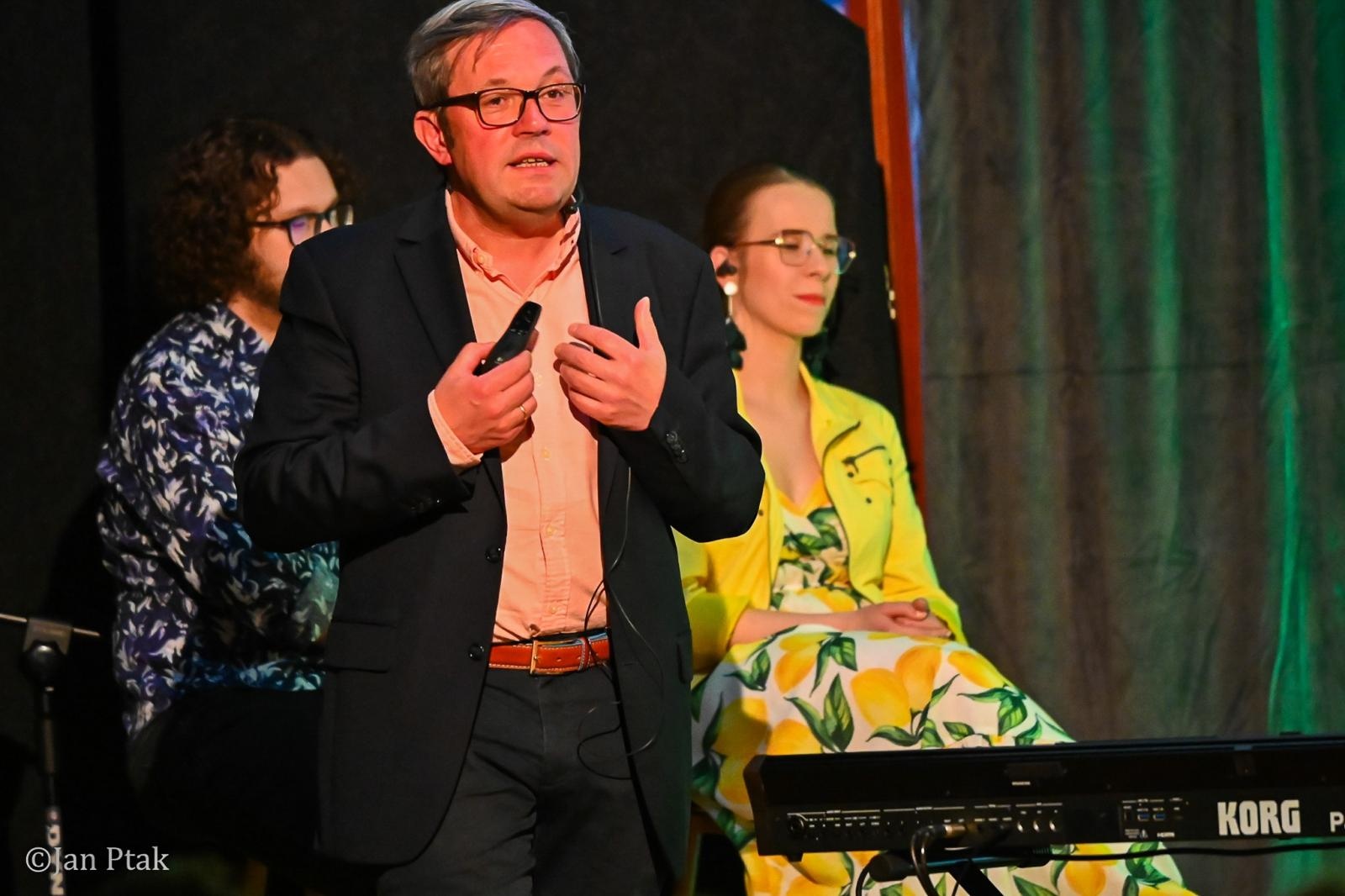 Zdjęcie w galerii na portalu naszraciborz.pl: Winiarstwo, historia i muzyka w Zamku Piastowskim. Wieczór z opowieściami o winnicach Szlaku Bursztynowego wiadomości z regionu