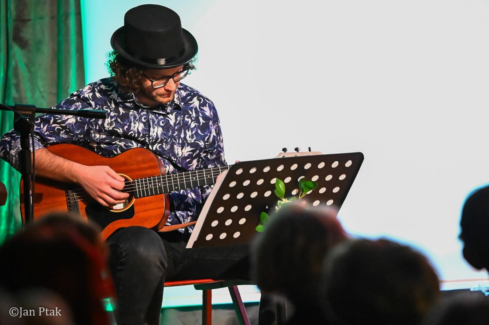 Zdjęcie w galerii na portalu naszraciborz.pl: Winiarstwo, historia i muzyka w Zamku Piastowskim. Wieczór z opowieściami o winnicach Szlaku Bursztynowego wiadomości z regionu