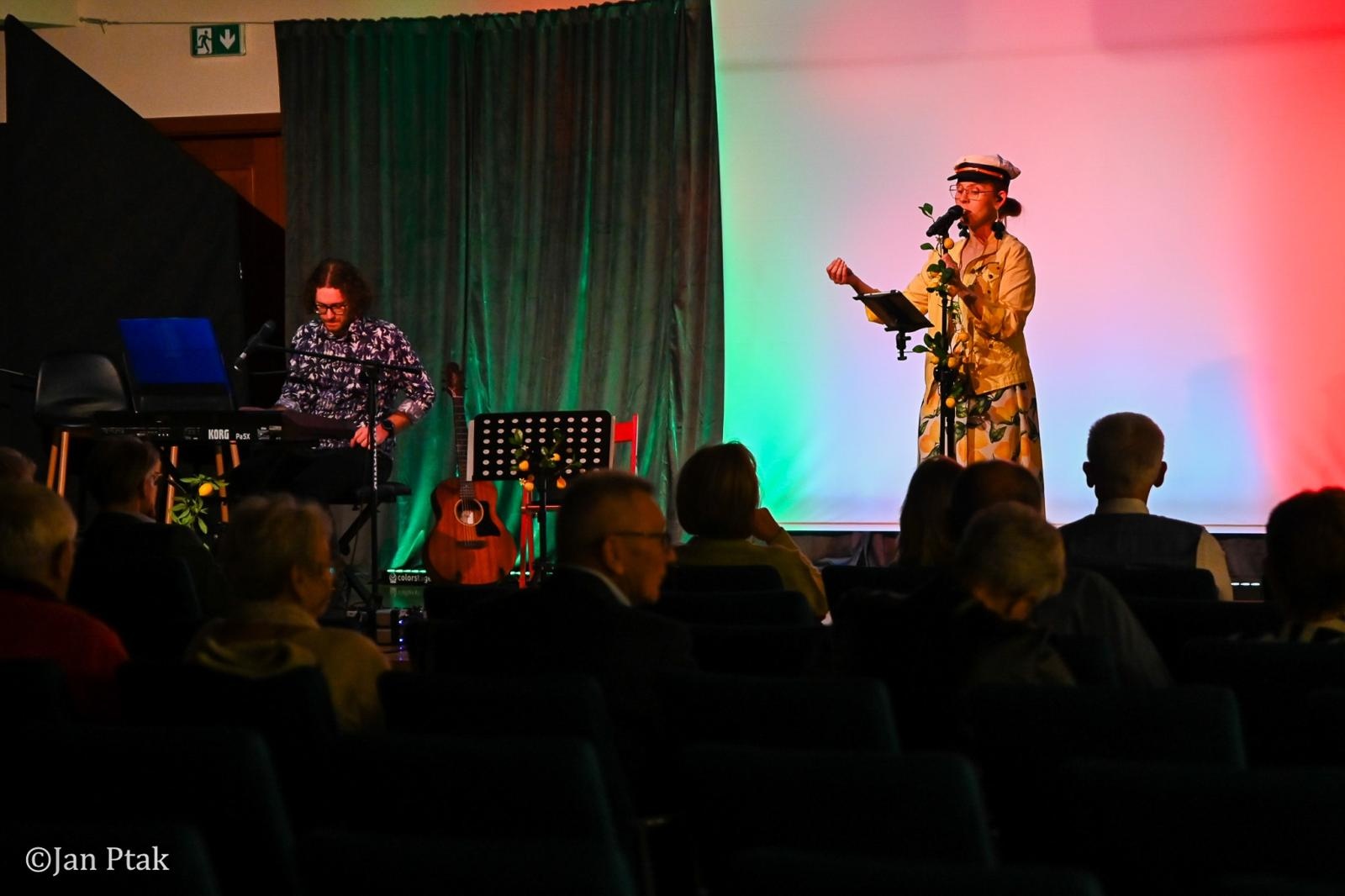 Zdjęcie w galerii na portalu naszraciborz.pl: Winiarstwo, historia i muzyka w Zamku Piastowskim. Wieczór z opowieściami o winnicach Szlaku Bursztynowego wiadomości z regionu