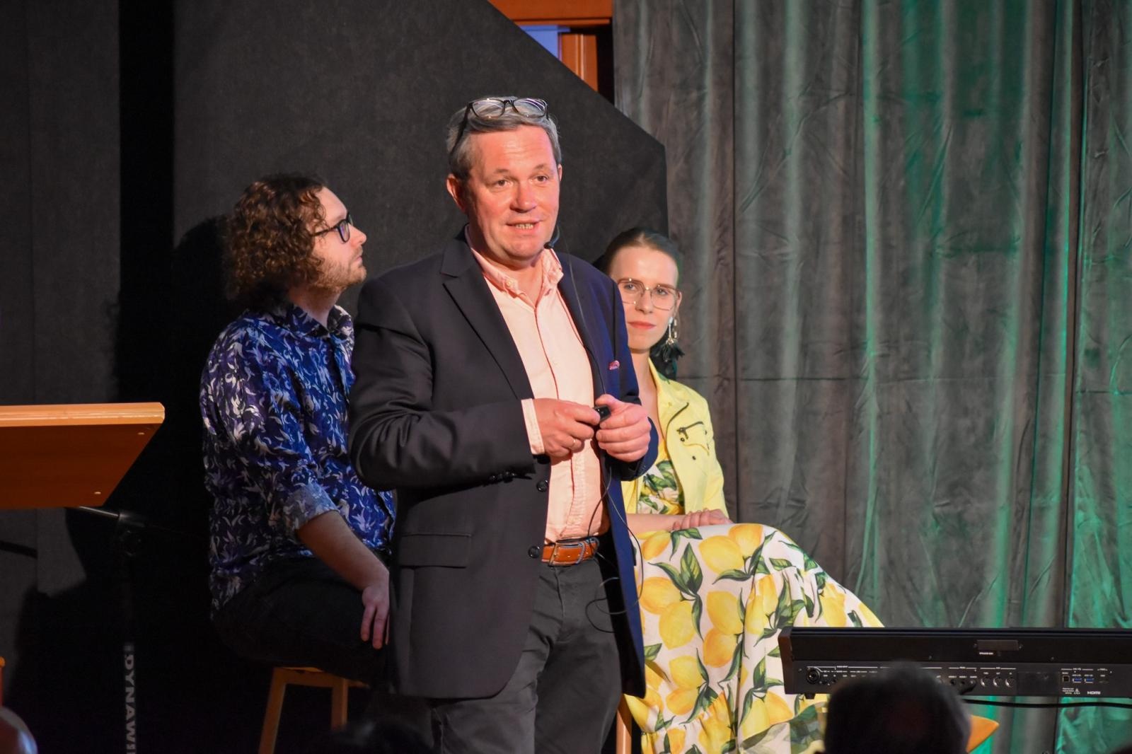 Zdjęcie w galerii na portalu naszraciborz.pl: Winiarstwo, historia i muzyka w Zamku Piastowskim. Wieczór z opowieściami o winnicach Szlaku Bursztynowego wiadomości z regionu