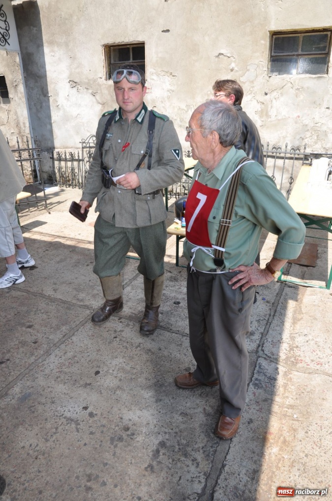 Zdjęcie w galerii na portalu naszraciborz.pl: Patrol Wehrmachtu w Bieńkowicach wiadomości z regionu