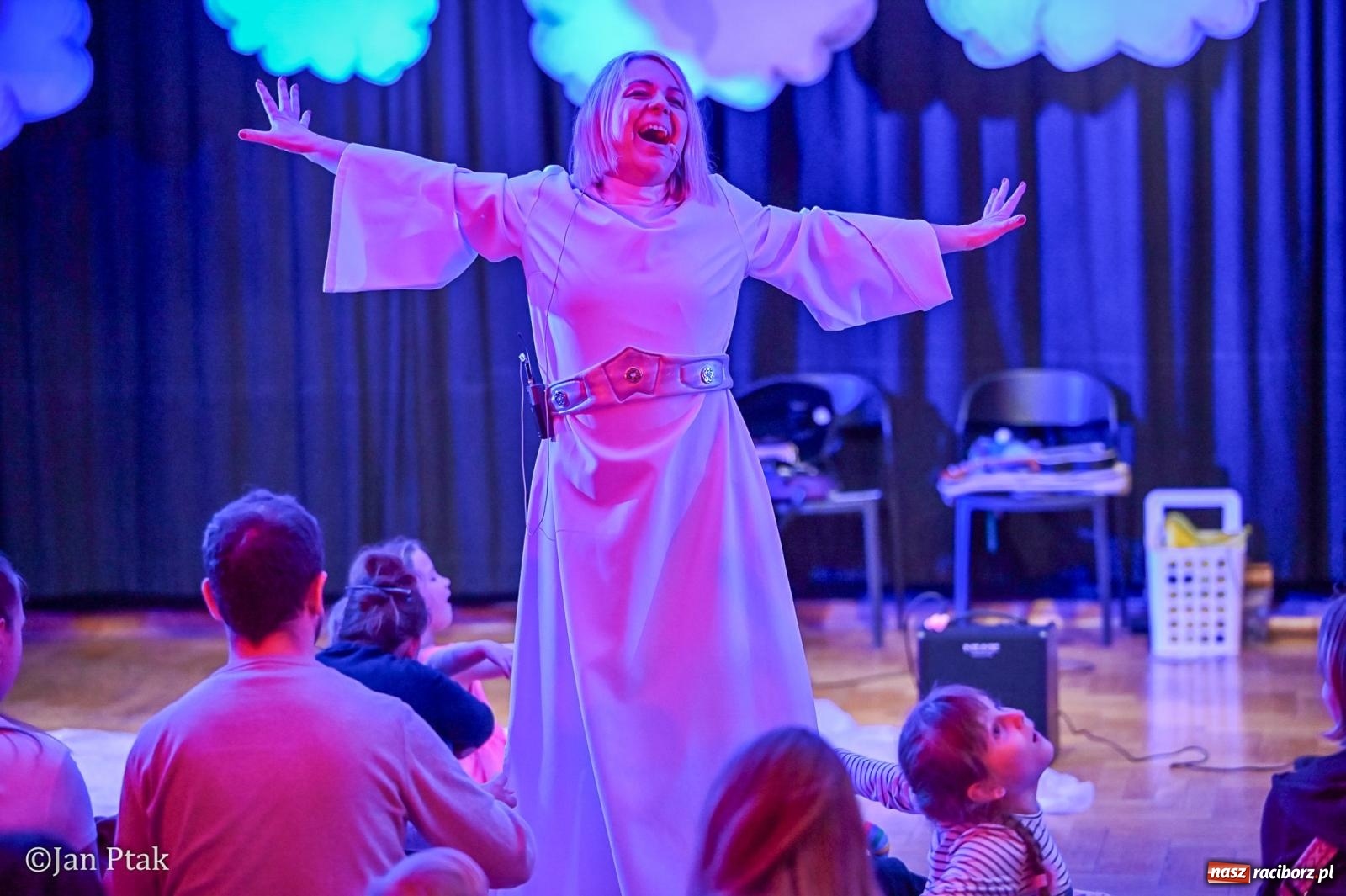 Zdjęcie w galerii na portalu naszraciborz.pl: Od Śnieżki po kosmiczne opowieści. Muzyczna podróż dla najmłodszych w Raciborskim Centrum Kultury wiadomości z regionu