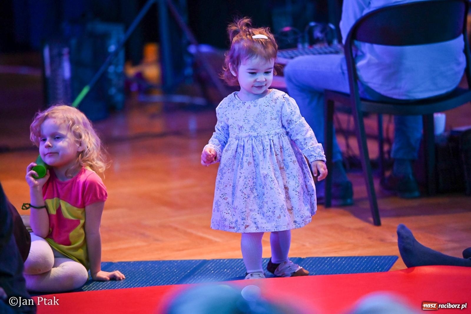 Zdjęcie w galerii na portalu naszraciborz.pl: Od Śnieżki po kosmiczne opowieści. Muzyczna podróż dla najmłodszych w Raciborskim Centrum Kultury wiadomości z regionu