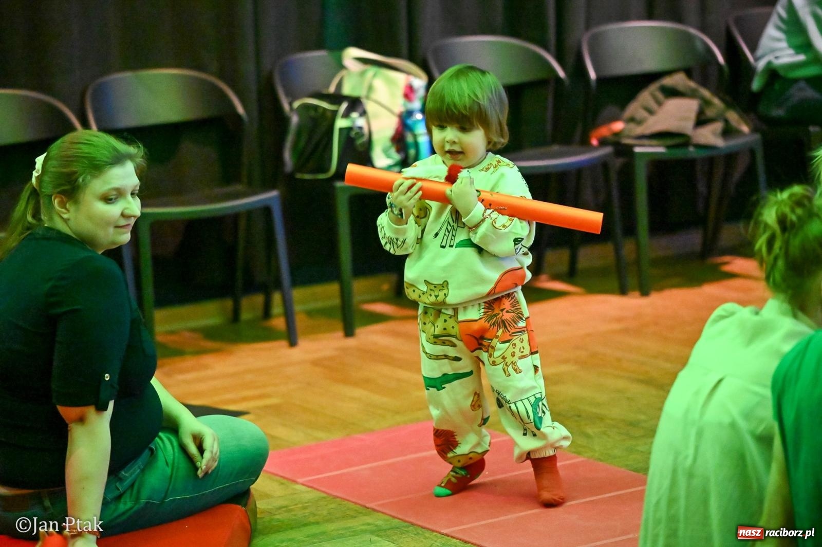 Zdjęcie w galerii na portalu naszraciborz.pl: Od Śnieżki po kosmiczne opowieści. Muzyczna podróż dla najmłodszych w Raciborskim Centrum Kultury wiadomości z regionu