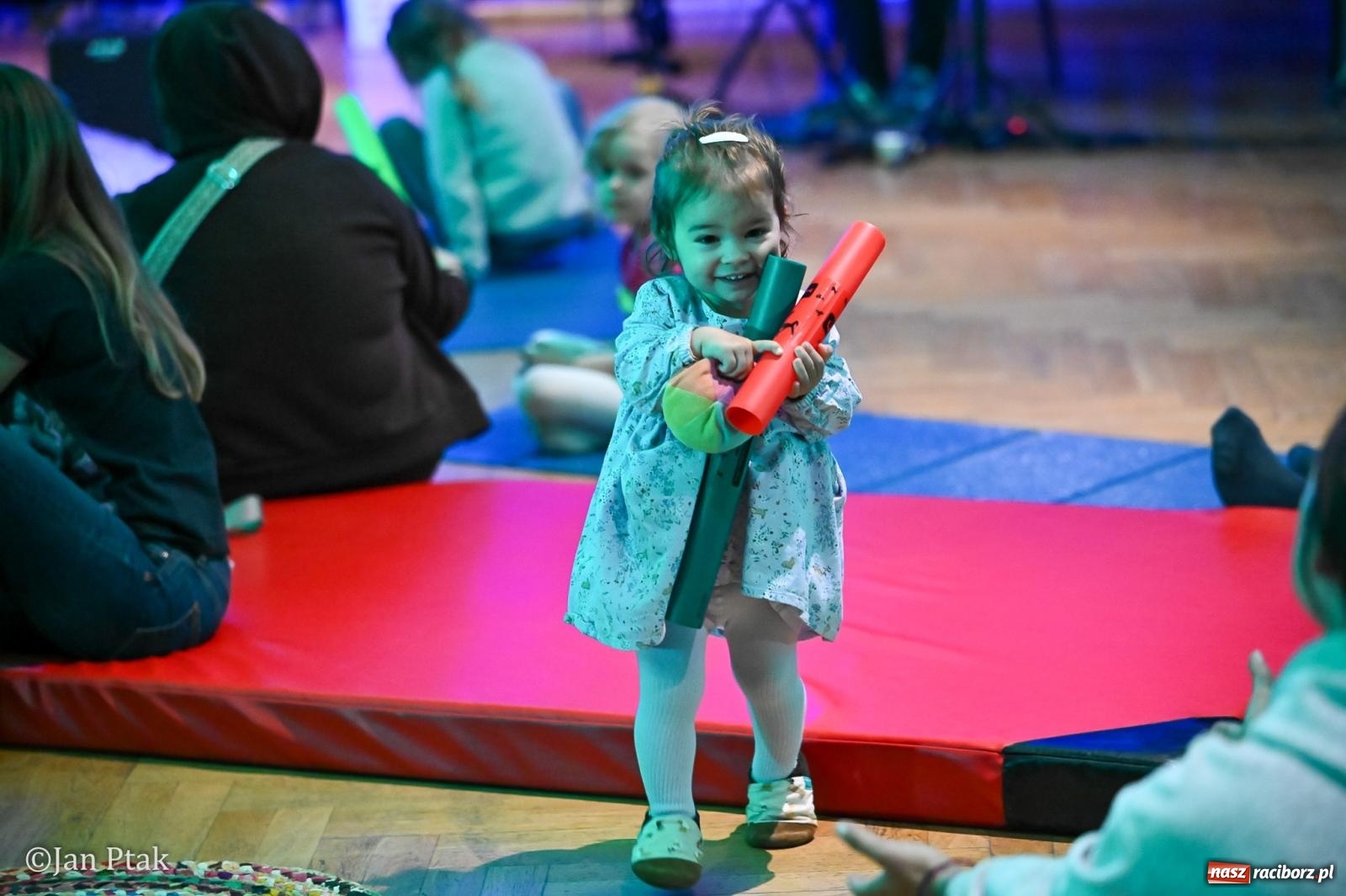 Zdjęcie w galerii na portalu naszraciborz.pl: Od Śnieżki po kosmiczne opowieści. Muzyczna podróż dla najmłodszych w Raciborskim Centrum Kultury wiadomości z regionu