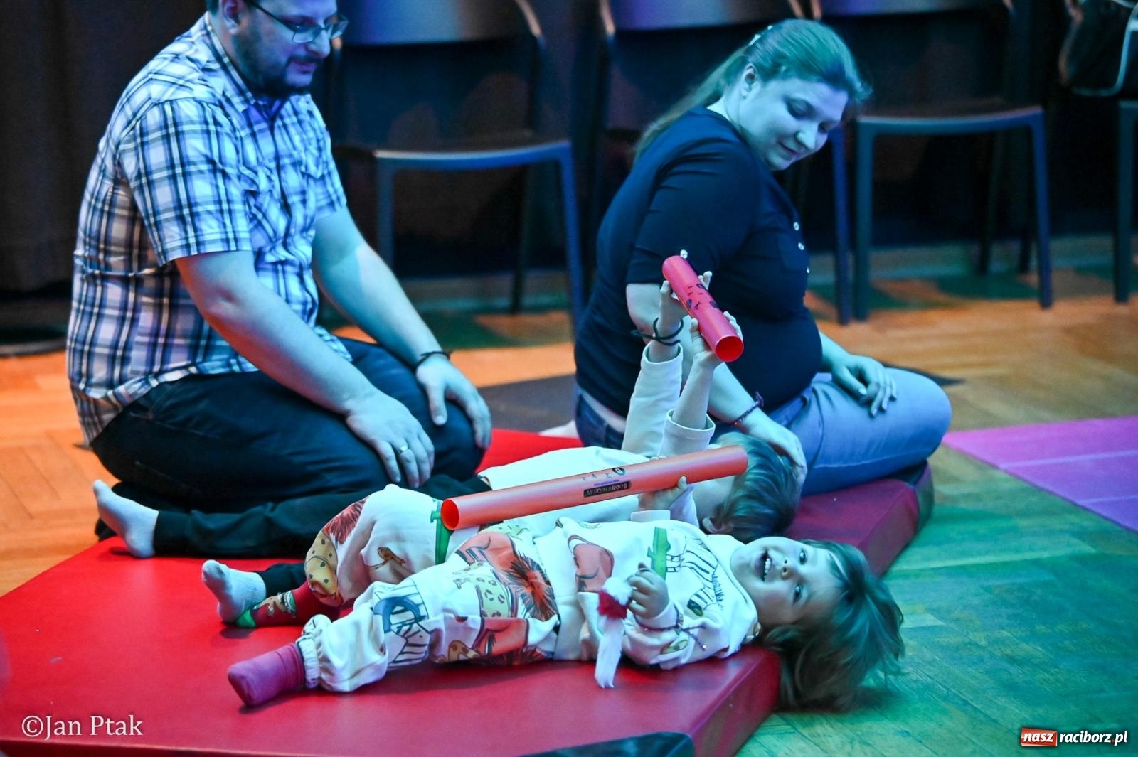 Zdjęcie w galerii na portalu naszraciborz.pl: Od Śnieżki po kosmiczne opowieści. Muzyczna podróż dla najmłodszych w Raciborskim Centrum Kultury wiadomości z regionu