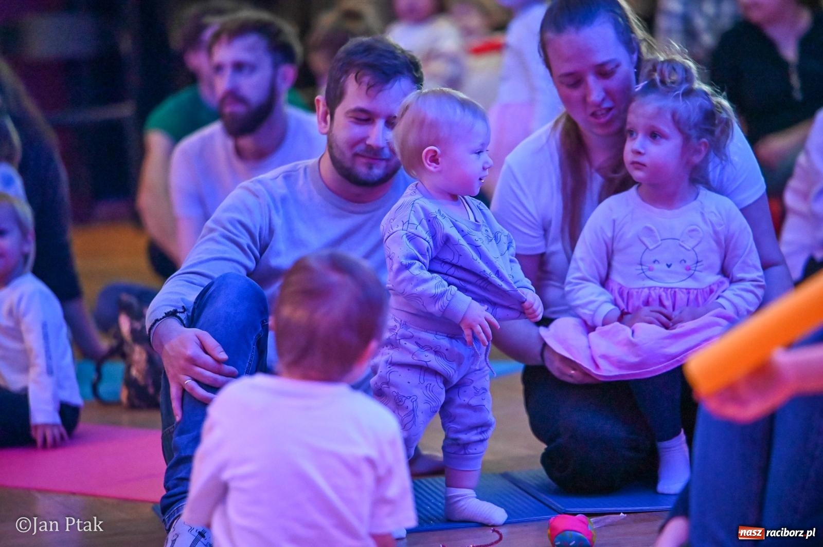 Zdjęcie w galerii na portalu naszraciborz.pl: Od Śnieżki po kosmiczne opowieści. Muzyczna podróż dla najmłodszych w Raciborskim Centrum Kultury wiadomości z regionu