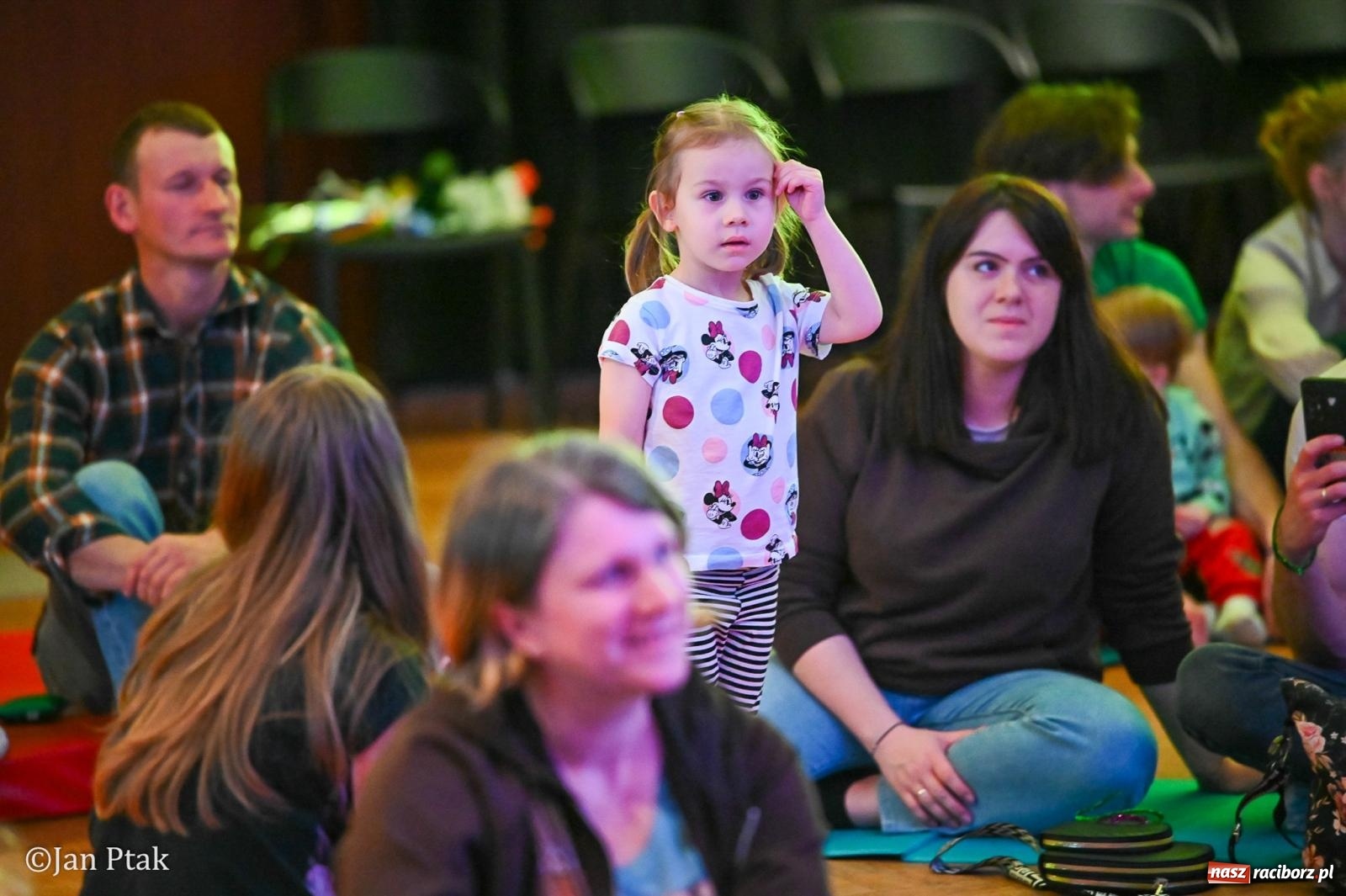 Zdjęcie w galerii na portalu naszraciborz.pl: Od Śnieżki po kosmiczne opowieści. Muzyczna podróż dla najmłodszych w Raciborskim Centrum Kultury wiadomości z regionu