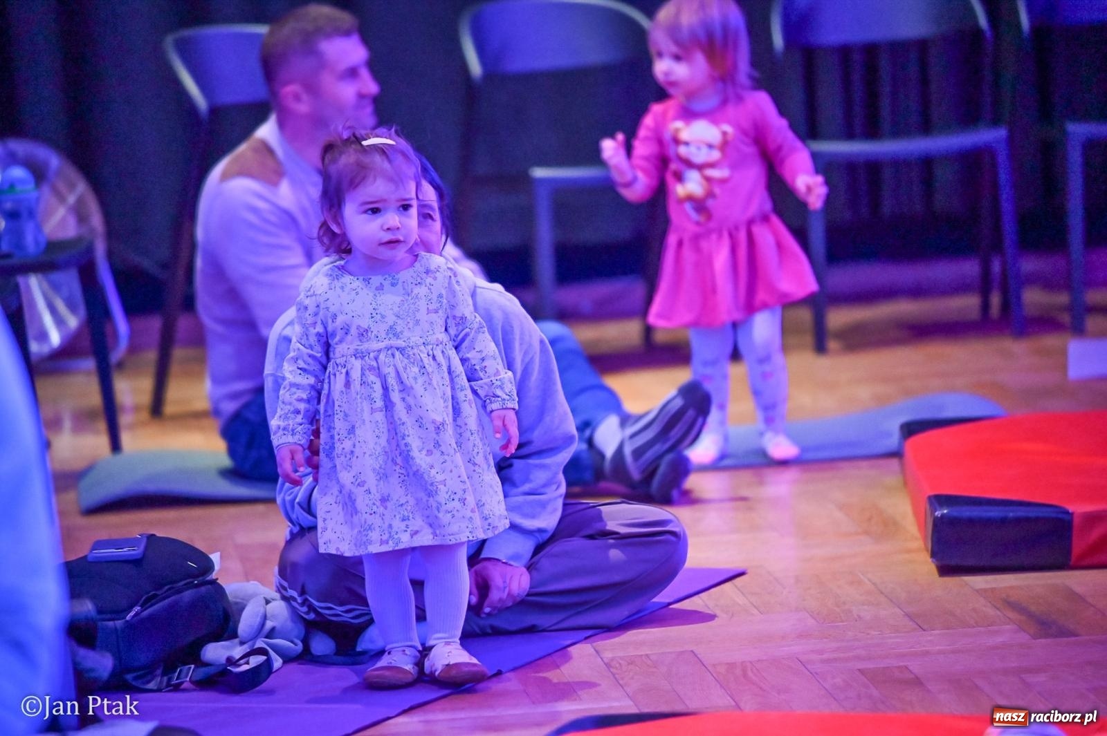 Zdjęcie w galerii na portalu naszraciborz.pl: Od Śnieżki po kosmiczne opowieści. Muzyczna podróż dla najmłodszych w Raciborskim Centrum Kultury wiadomości z regionu