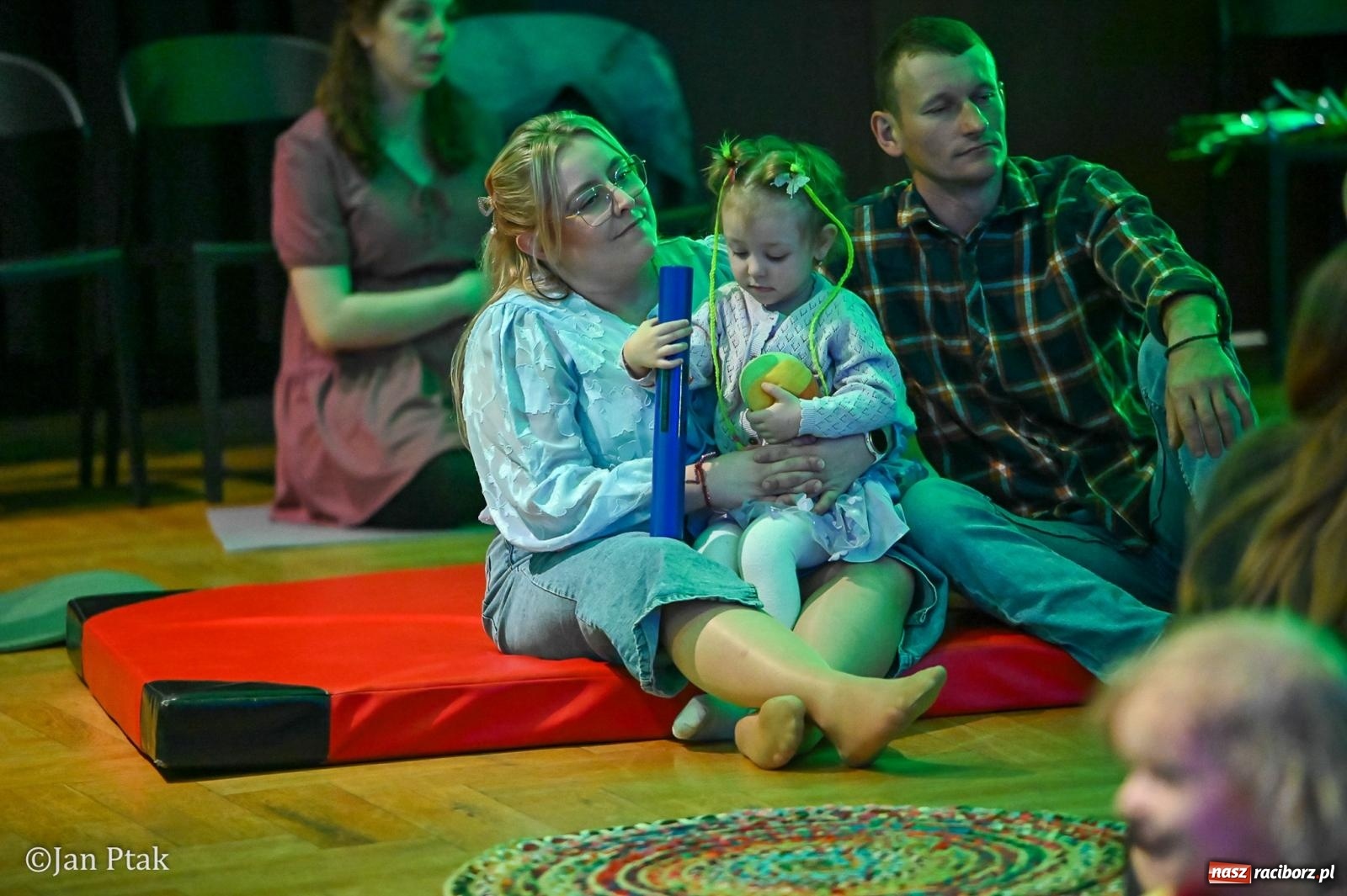 Zdjęcie w galerii na portalu naszraciborz.pl: Od Śnieżki po kosmiczne opowieści. Muzyczna podróż dla najmłodszych w Raciborskim Centrum Kultury wiadomości z regionu