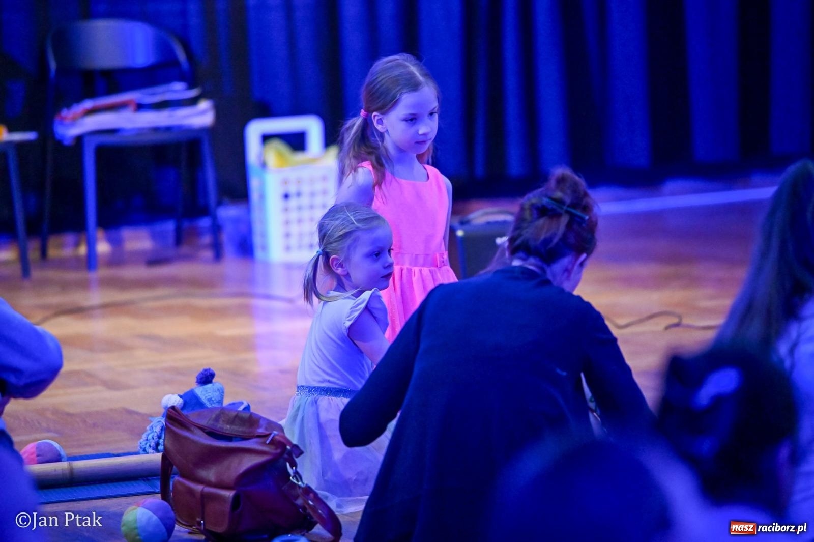 Zdjęcie w galerii na portalu naszraciborz.pl: Od Śnieżki po kosmiczne opowieści. Muzyczna podróż dla najmłodszych w Raciborskim Centrum Kultury wiadomości z regionu