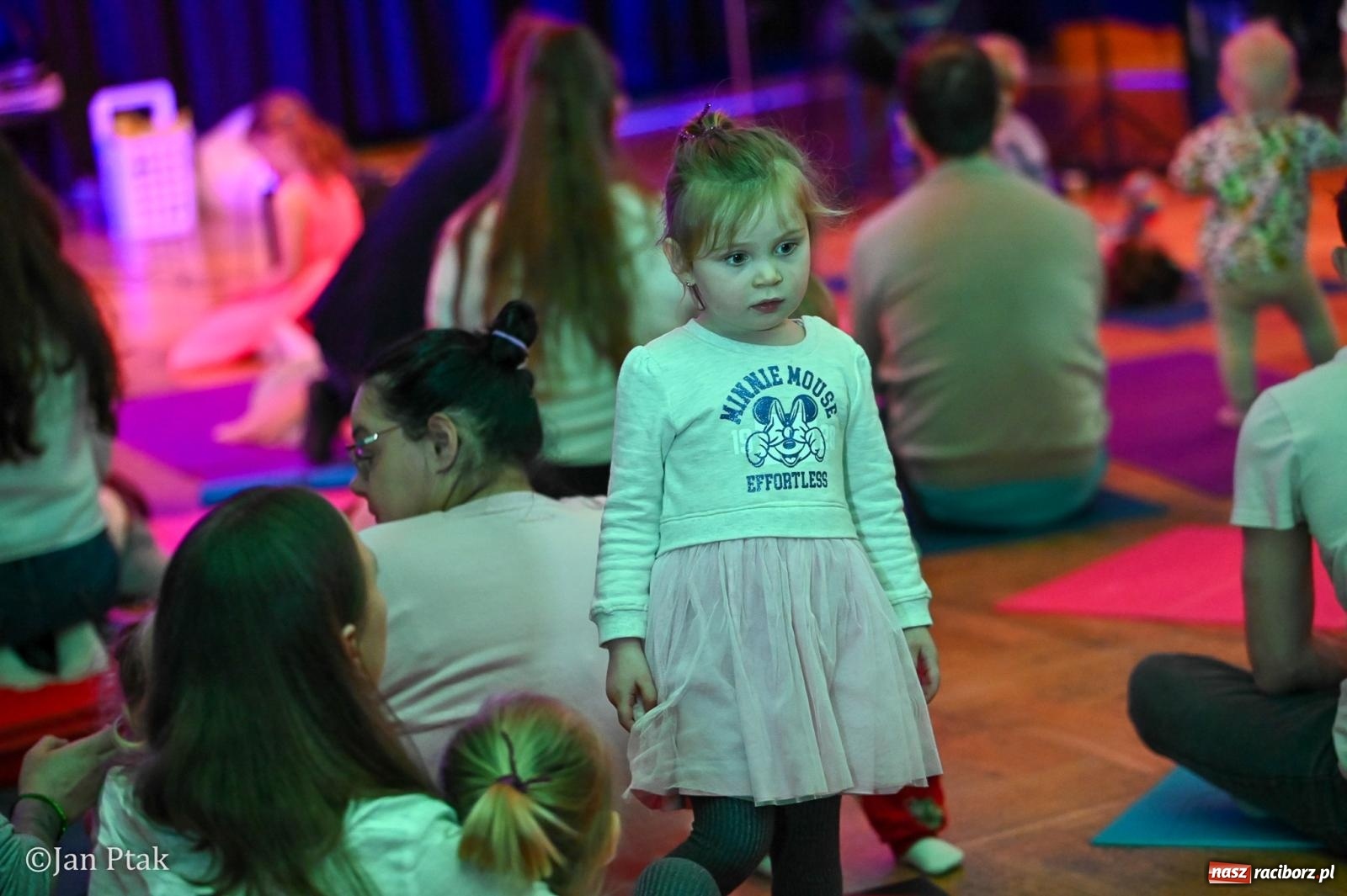 Zdjęcie w galerii na portalu naszraciborz.pl: Od Śnieżki po kosmiczne opowieści. Muzyczna podróż dla najmłodszych w Raciborskim Centrum Kultury wiadomości z regionu