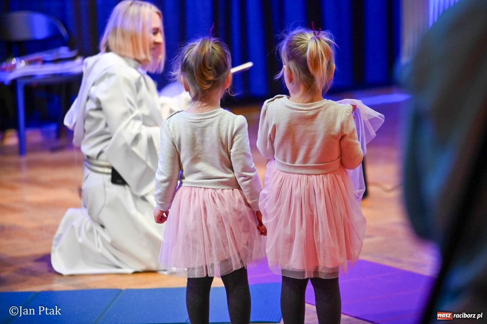 Zdjęcie w galerii na portalu naszraciborz.pl: Od Śnieżki po kosmiczne opowieści. Muzyczna podróż dla najmłodszych w Raciborskim Centrum Kultury wiadomości z regionu