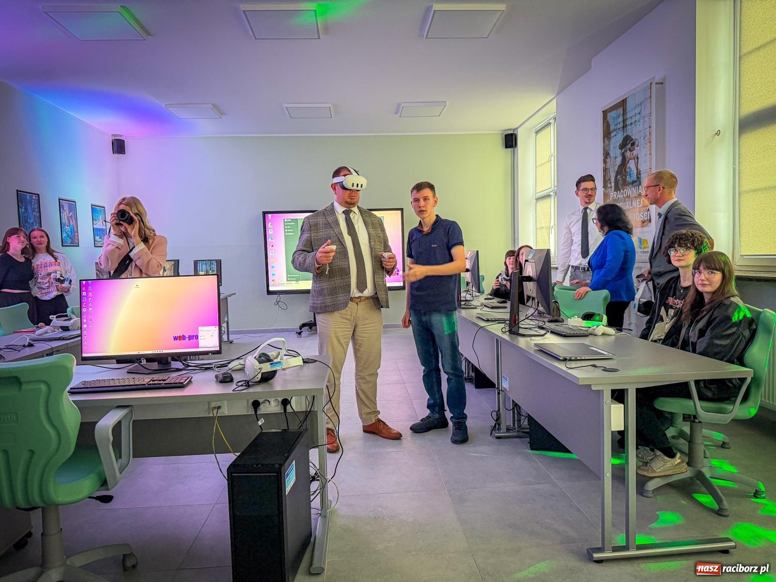 Zdjęcie w galerii na portalu naszraciborz.pl: O krok przed innymi. W CKZiU nr 1 działa pracownia wirtualnej rzeczywistości wiadomości z regionu