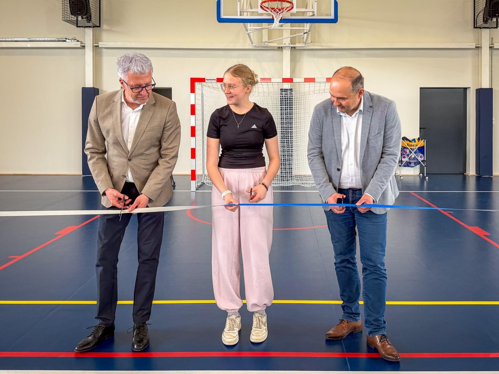 Zdjęcie w galerii na portalu naszraciborz.pl: Nowa hala sportowa przy ZSP nr 4 w Raciborzu-Studziennej oddana do użytku wiadomości z regionu