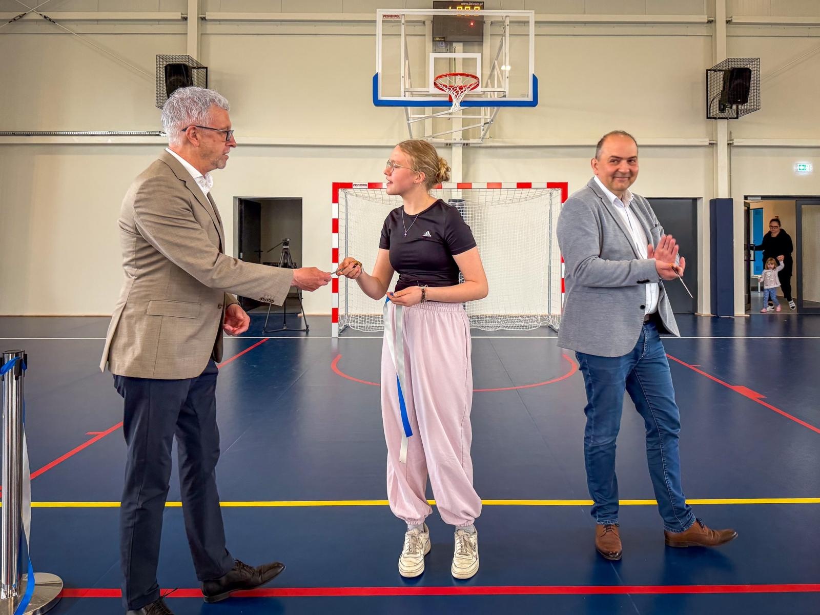 Zdjęcie w galerii na portalu naszraciborz.pl: Nowa hala sportowa przy ZSP nr 4 w Raciborzu-Studziennej oddana do użytku wiadomości z regionu