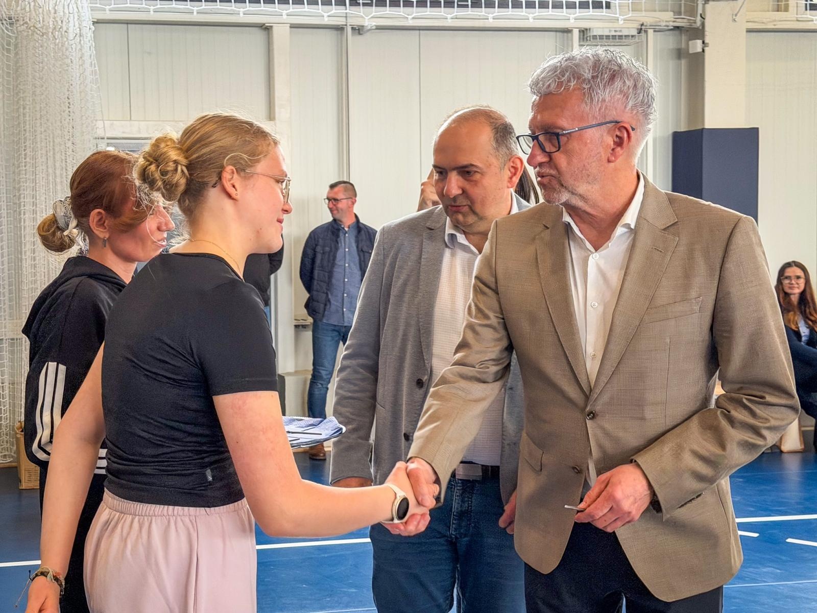 Zdjęcie w galerii na portalu naszraciborz.pl: Nowa hala sportowa przy ZSP nr 4 w Raciborzu-Studziennej oddana do użytku wiadomości z regionu