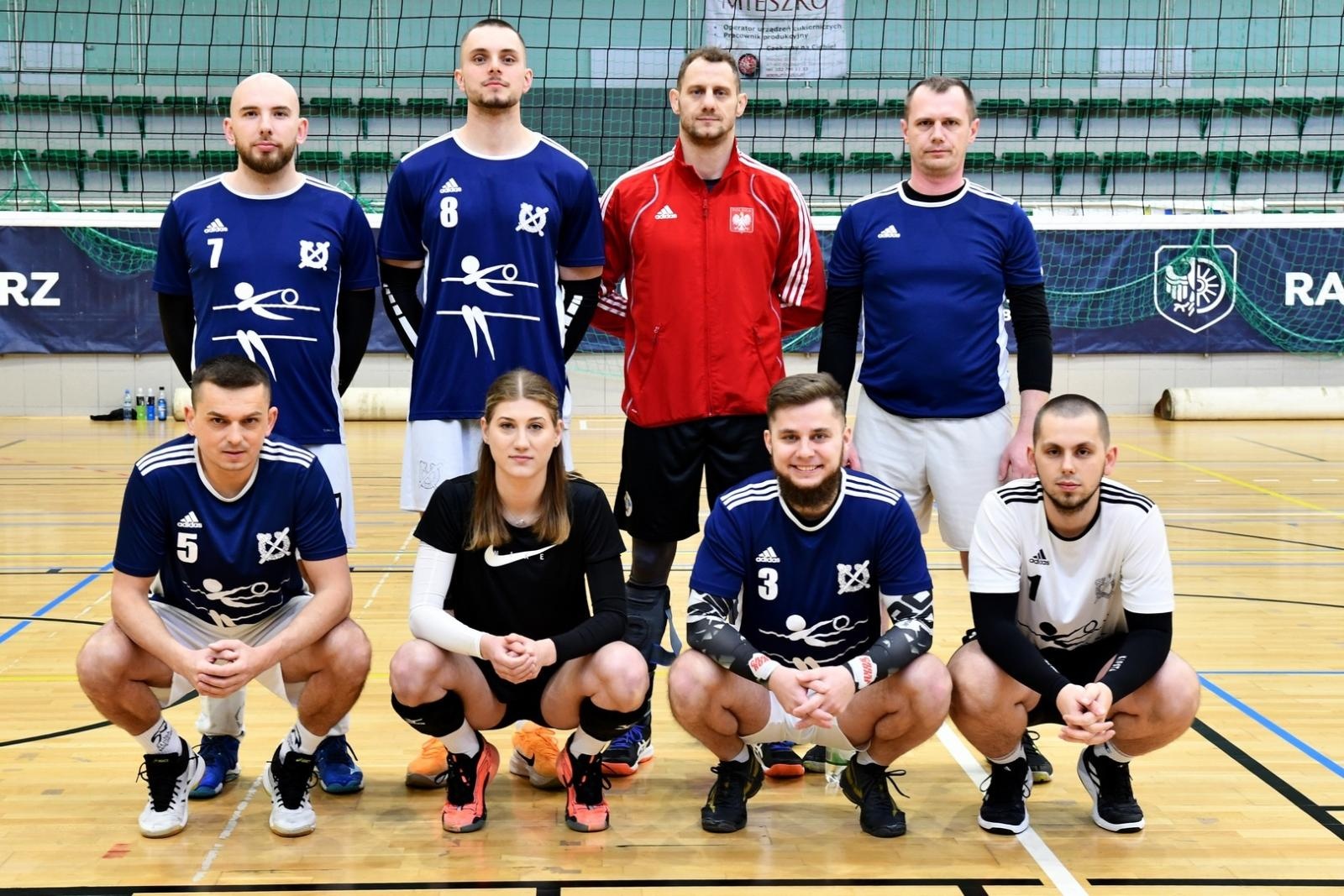 Zdjęcie w galerii na portalu naszraciborz.pl: Wysokie loty i mocne zbicia – raciborscy mundurowi pokazali, co potrafią! wiadomości z regionu