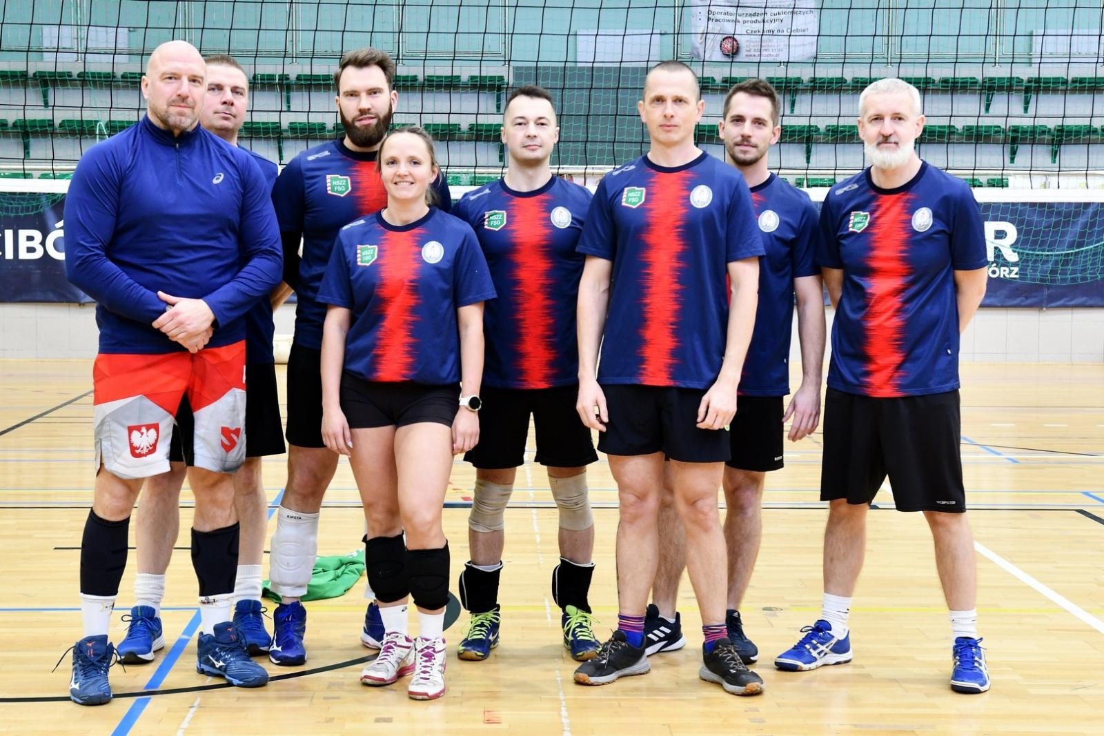 Zdjęcie w galerii na portalu naszraciborz.pl: Wysokie loty i mocne zbicia – raciborscy mundurowi pokazali, co potrafią! wiadomości z regionu