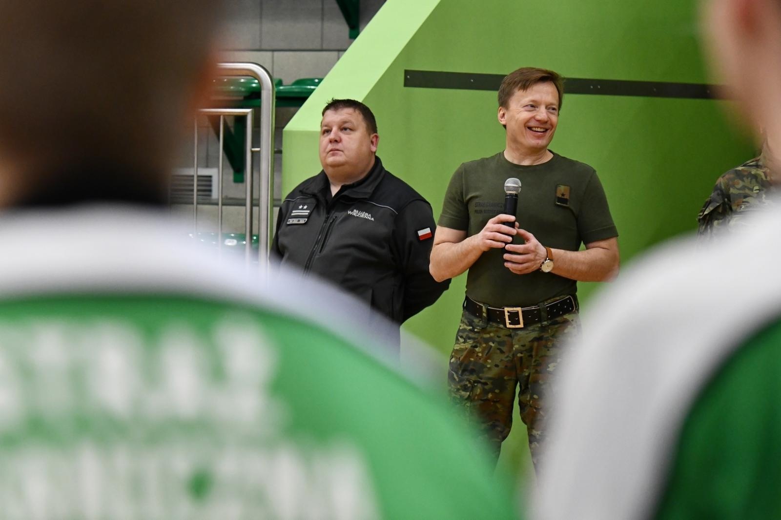 Zdjęcie w galerii na portalu naszraciborz.pl: Wysokie loty i mocne zbicia – raciborscy mundurowi pokazali, co potrafią! wiadomości z regionu