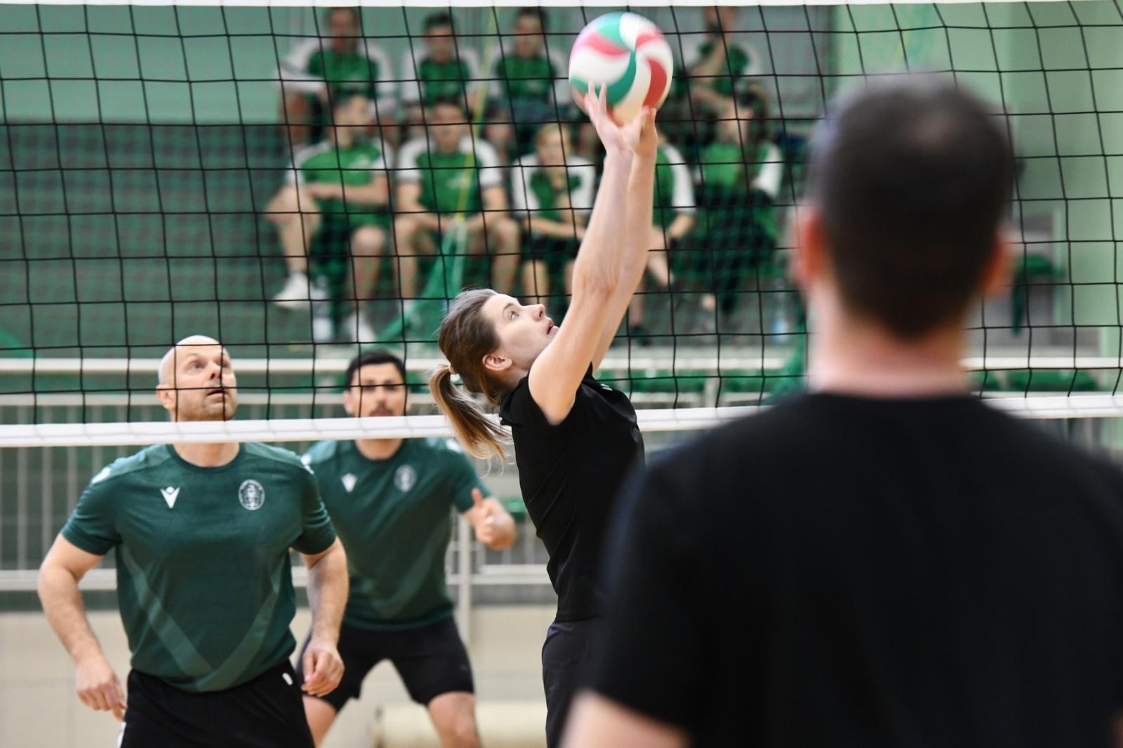 Zdjęcie w galerii na portalu naszraciborz.pl: Wysokie loty i mocne zbicia – raciborscy mundurowi pokazali, co potrafią! wiadomości z regionu