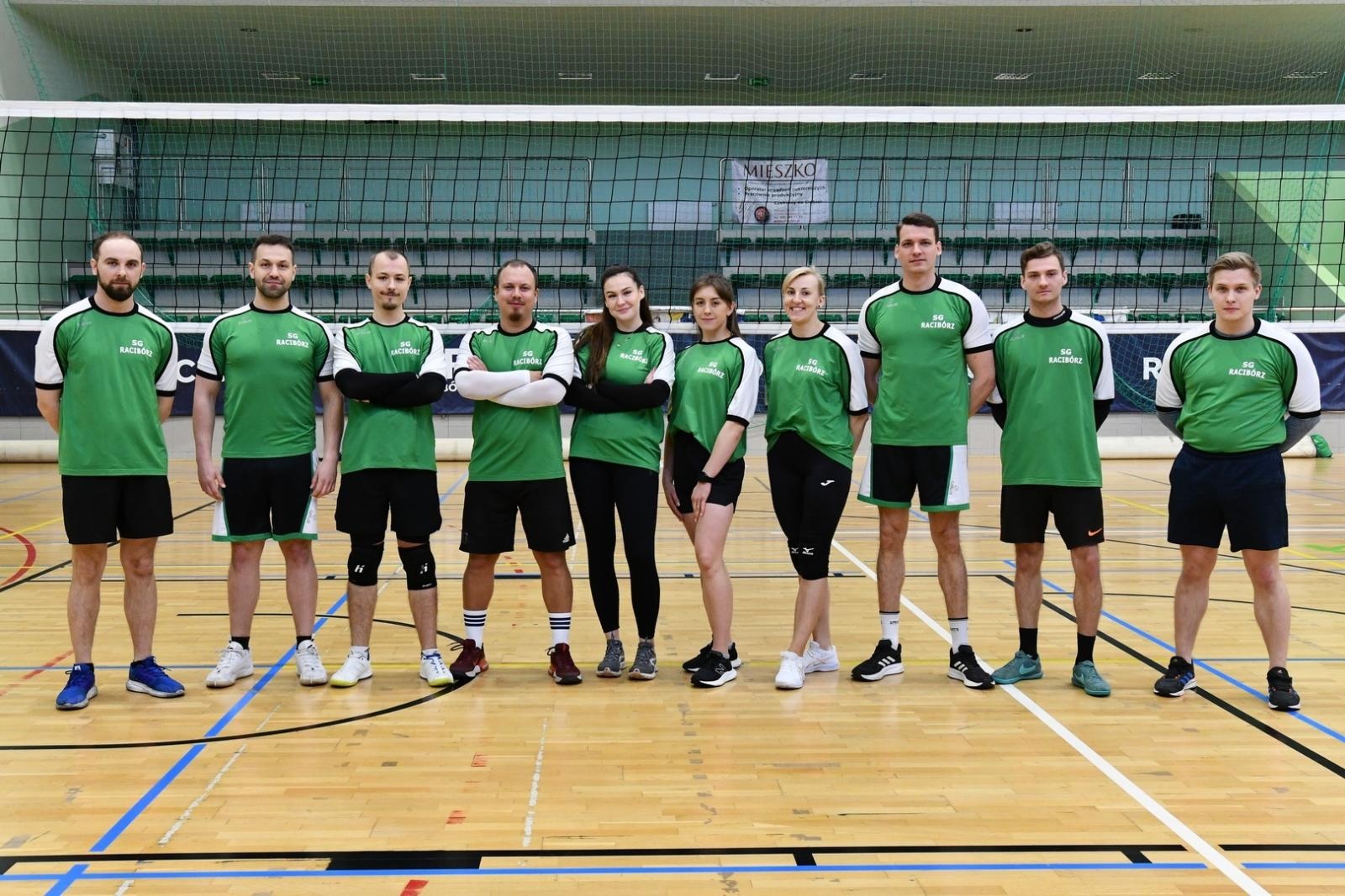 Zdjęcie w galerii na portalu naszraciborz.pl: Wysokie loty i mocne zbicia – raciborscy mundurowi pokazali, co potrafią! wiadomości z regionu