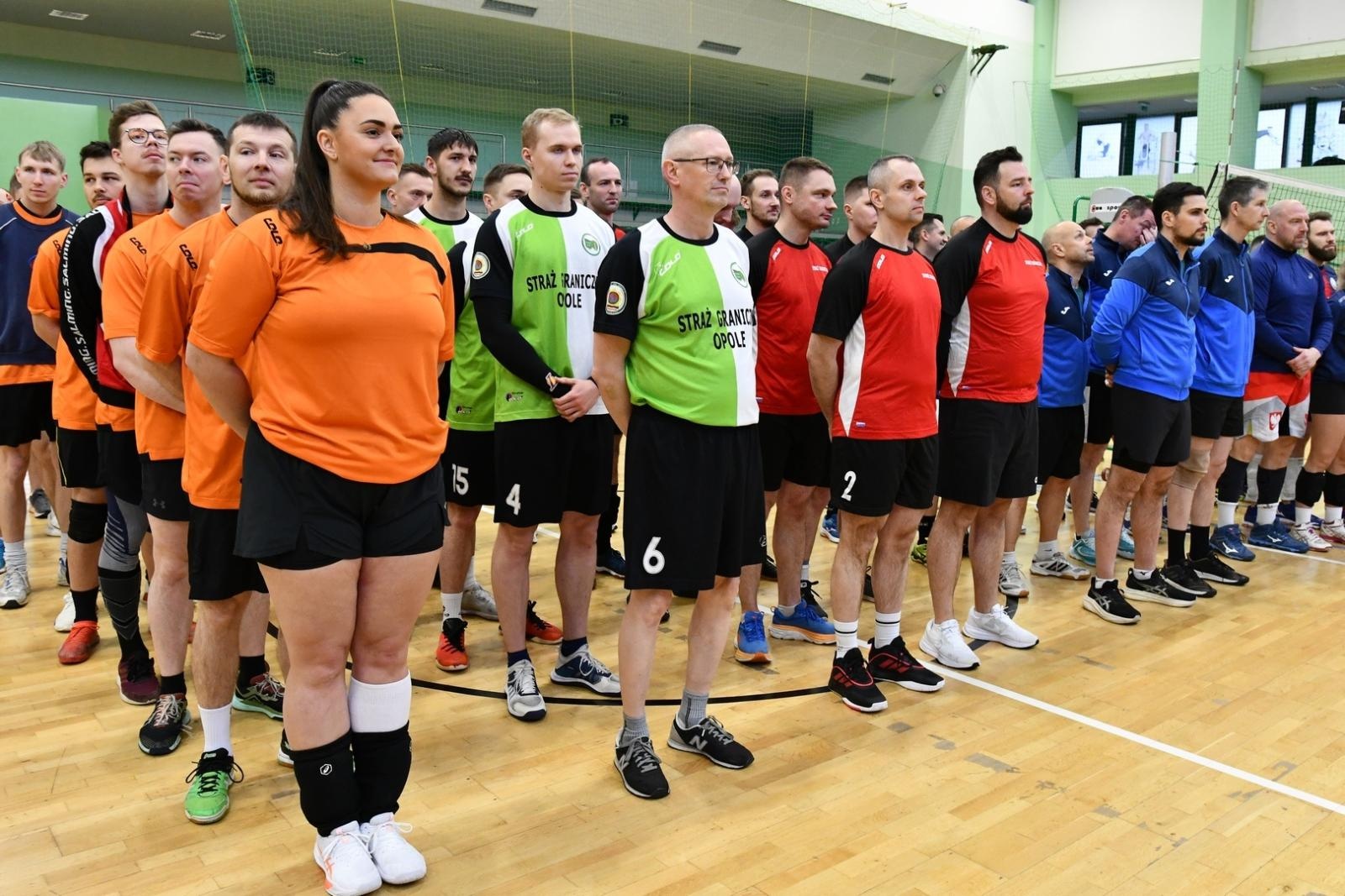 Zdjęcie w galerii na portalu naszraciborz.pl: Wysokie loty i mocne zbicia – raciborscy mundurowi pokazali, co potrafią! wiadomości z regionu