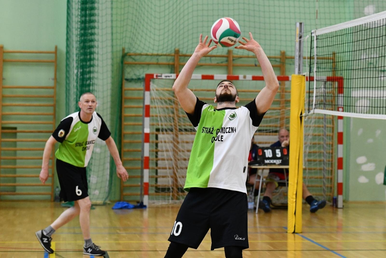 Zdjęcie w galerii na portalu naszraciborz.pl: Wysokie loty i mocne zbicia – raciborscy mundurowi pokazali, co potrafią! wiadomości z regionu